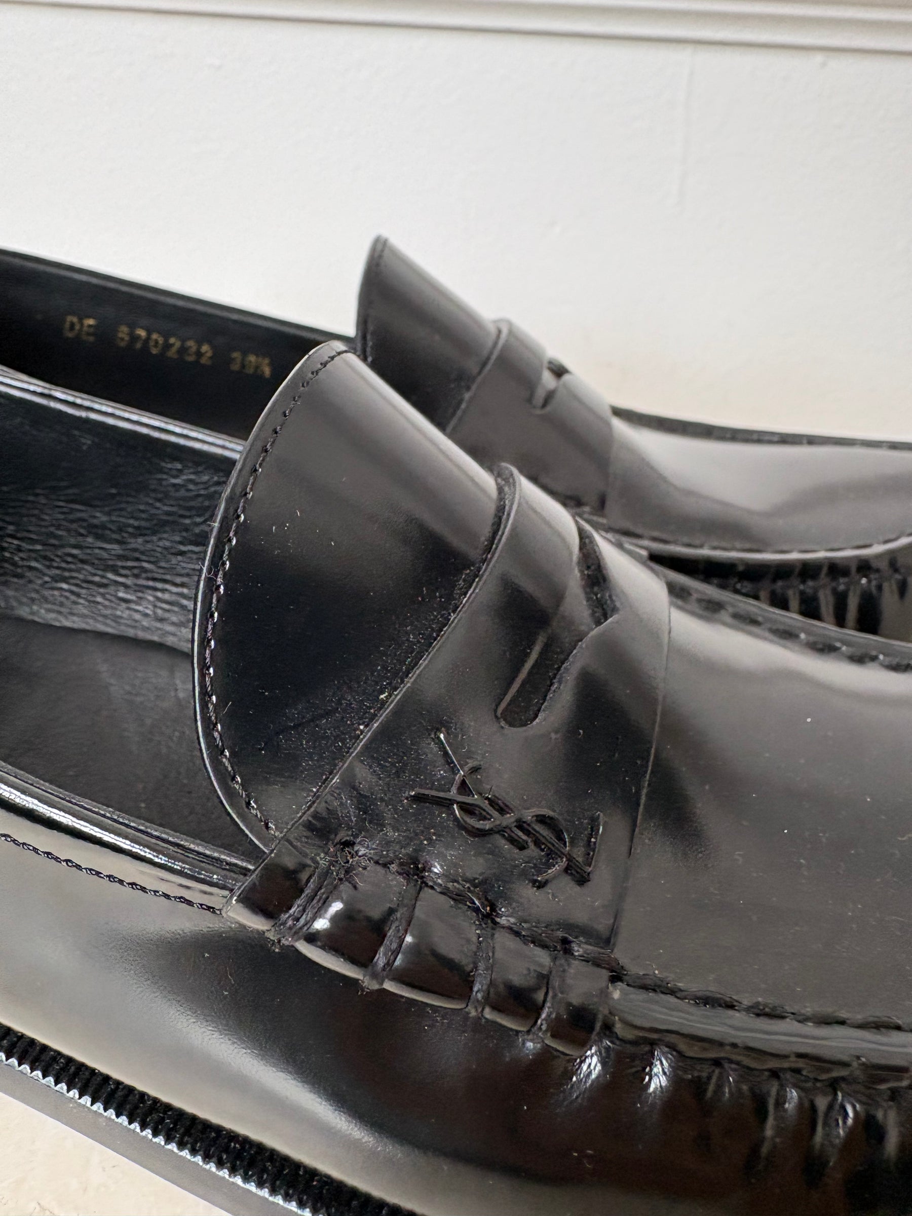Saint Laurent Black Leather Loafer, 39.5