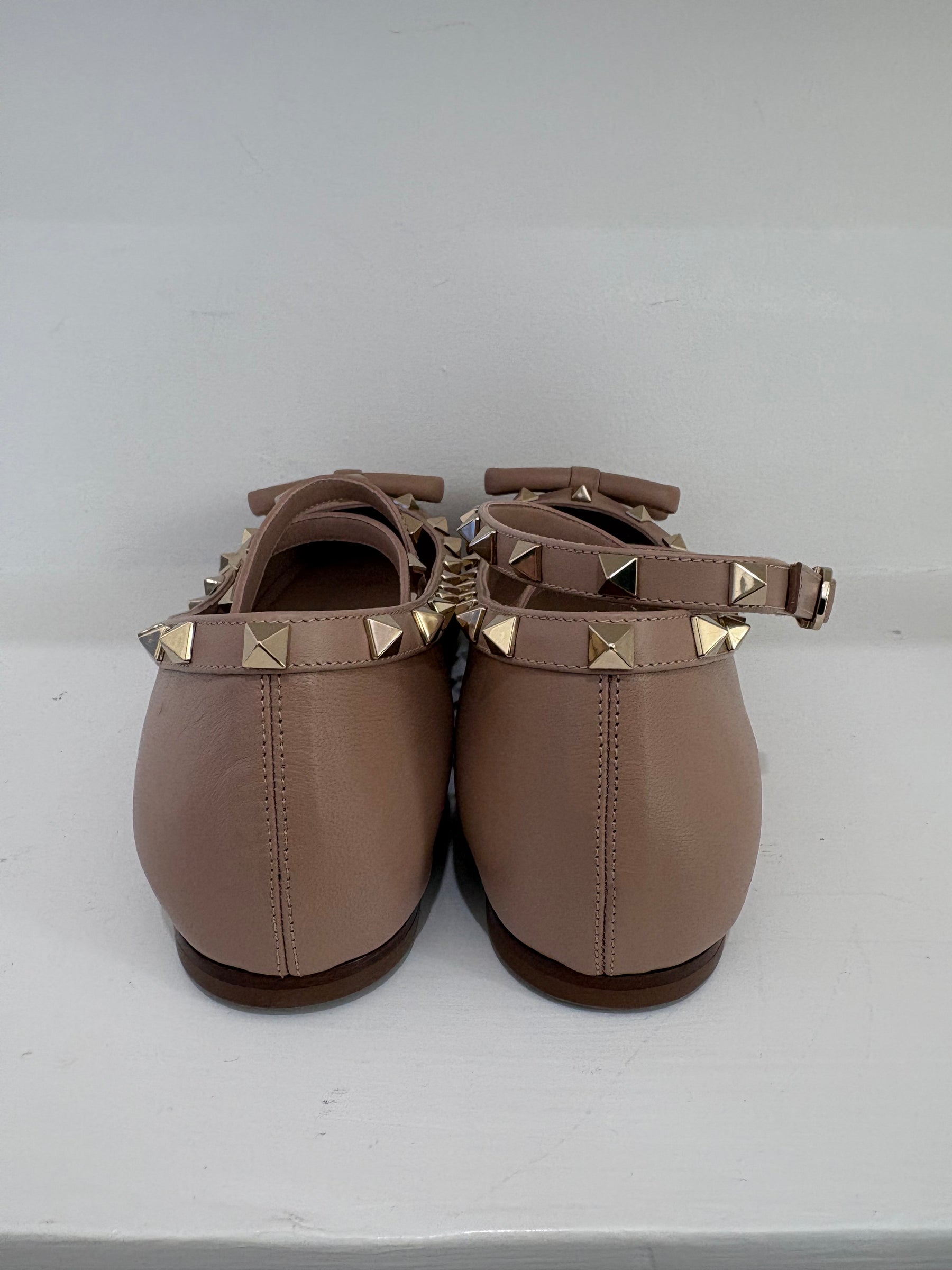 Valentino Garavani Rose Poudre Rockstud Ballerina Flats, 41.5