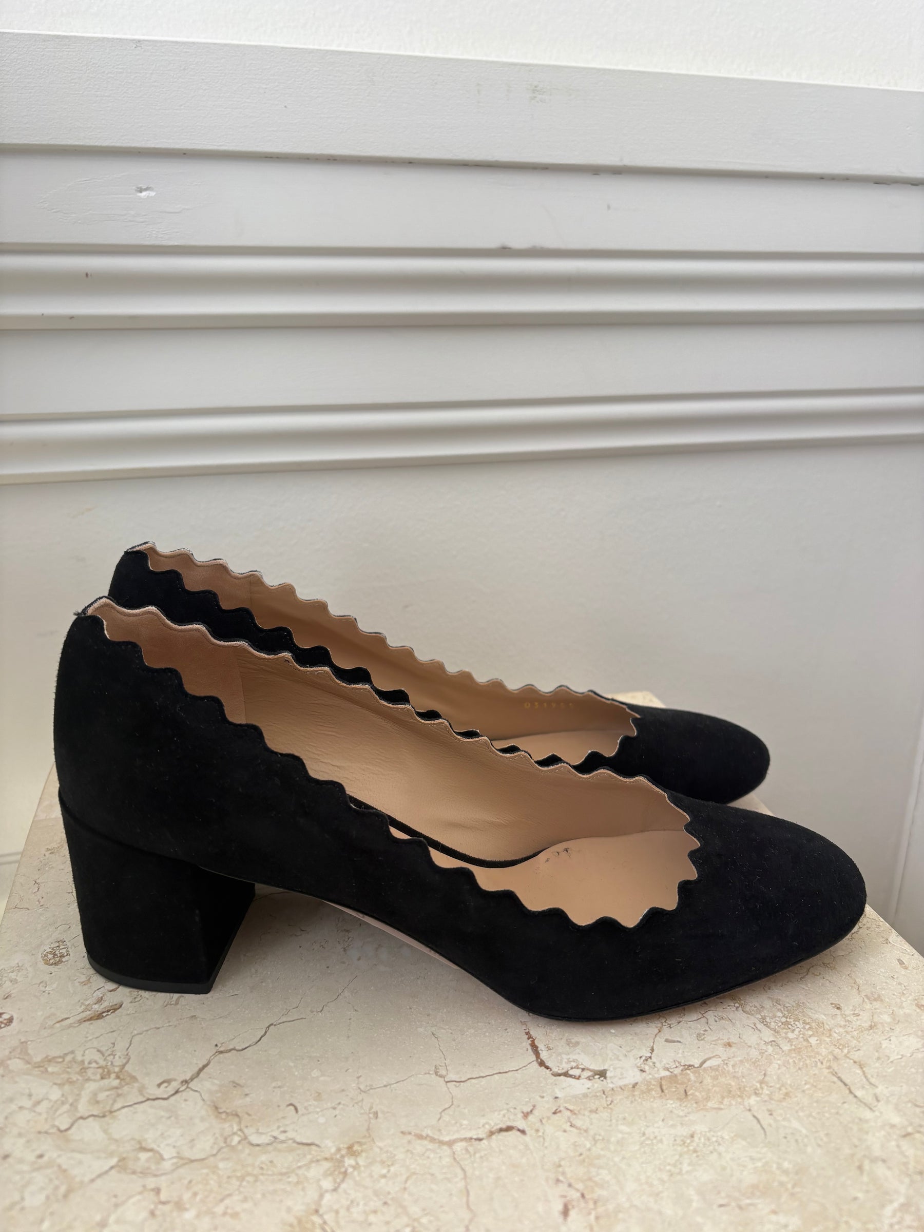 Chloe Suede Scalloped Pump In Black, 40