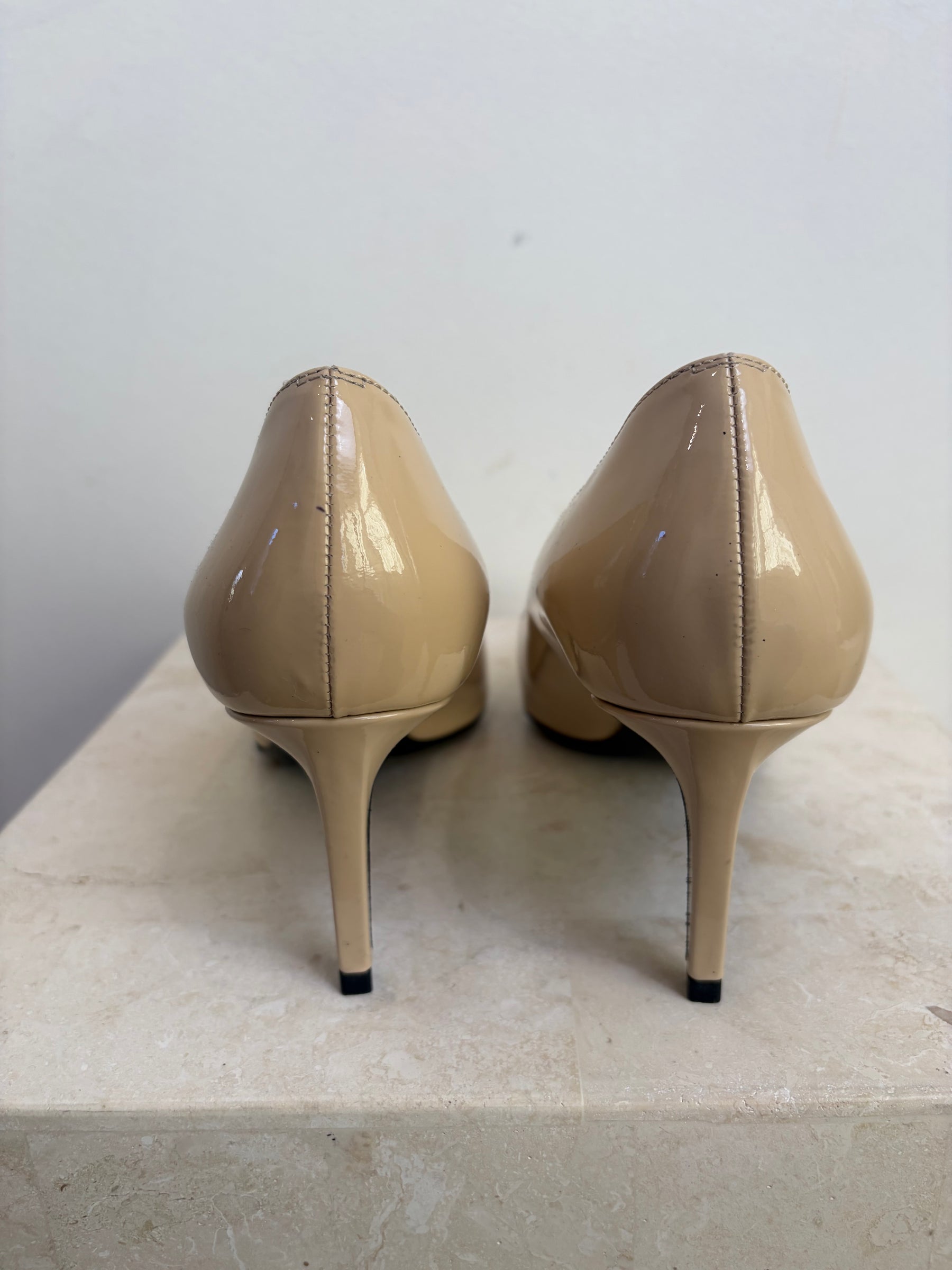 Saint Laurent Beige Patent Pumps, 39