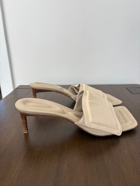 Jacquemus Beige Leather Padded Mules, 39