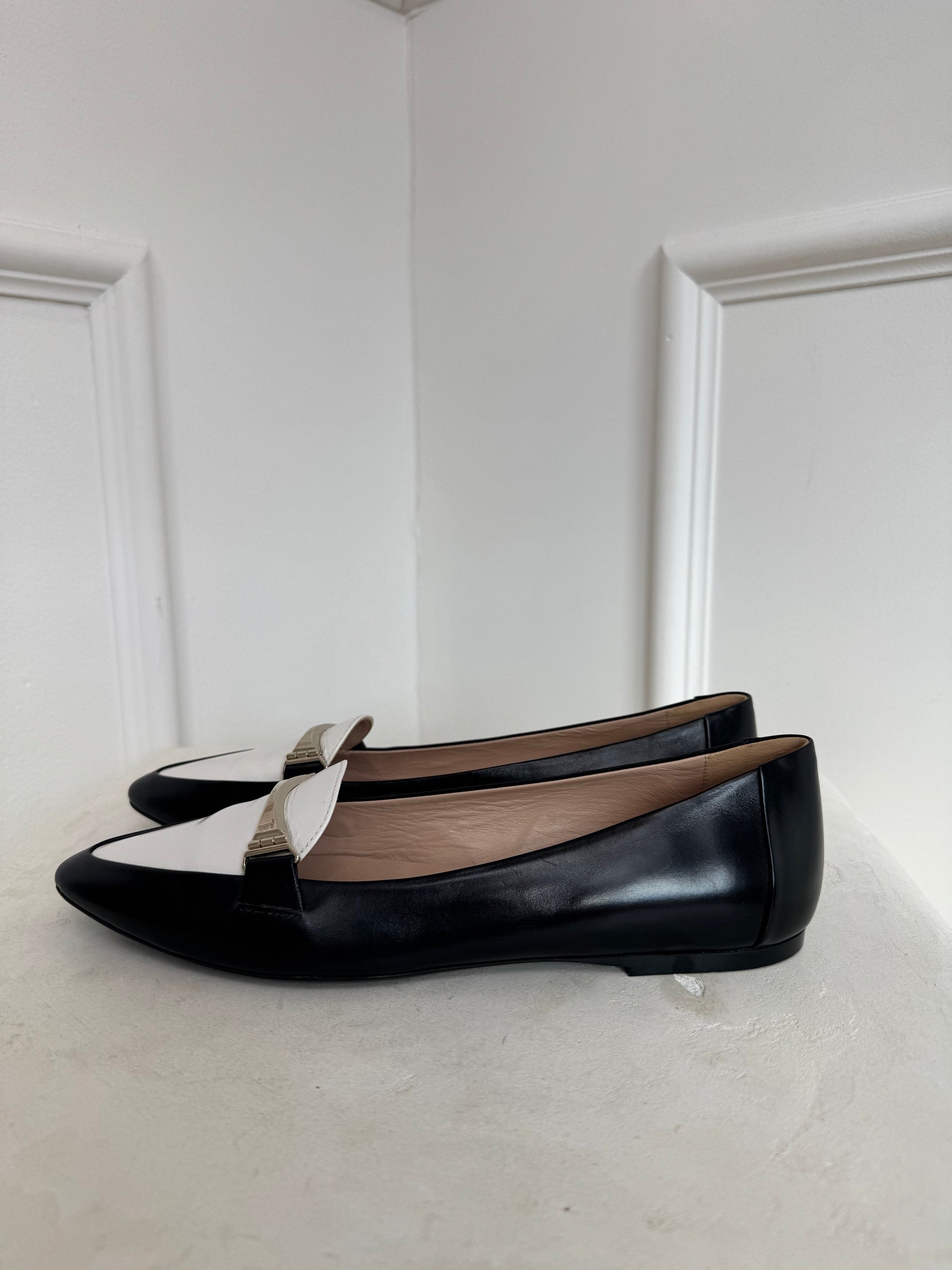 Tod's Black and White Leather Pointed Flats, 37.5