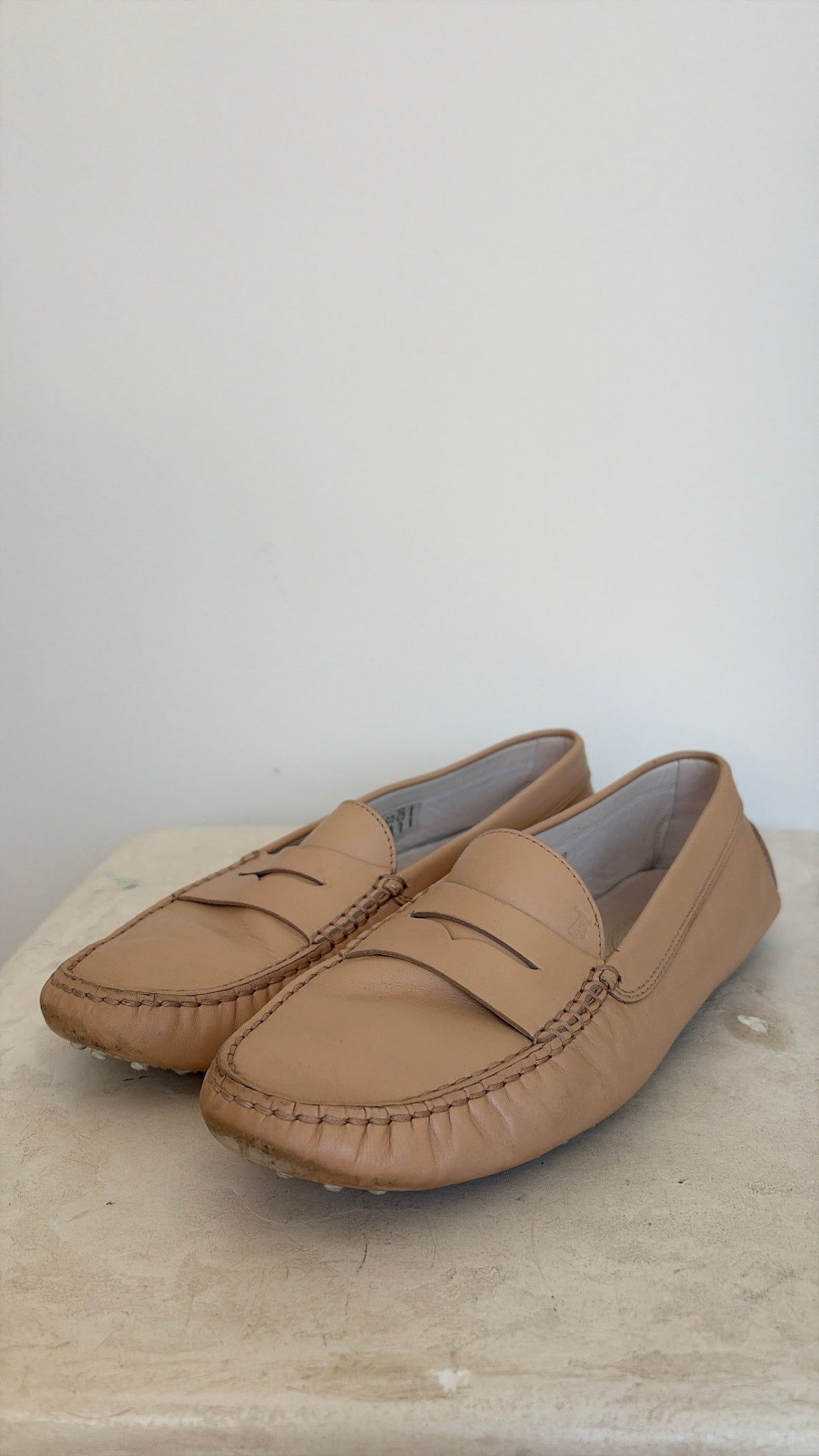 Tod's Beige Leather Driving Loafer, 40