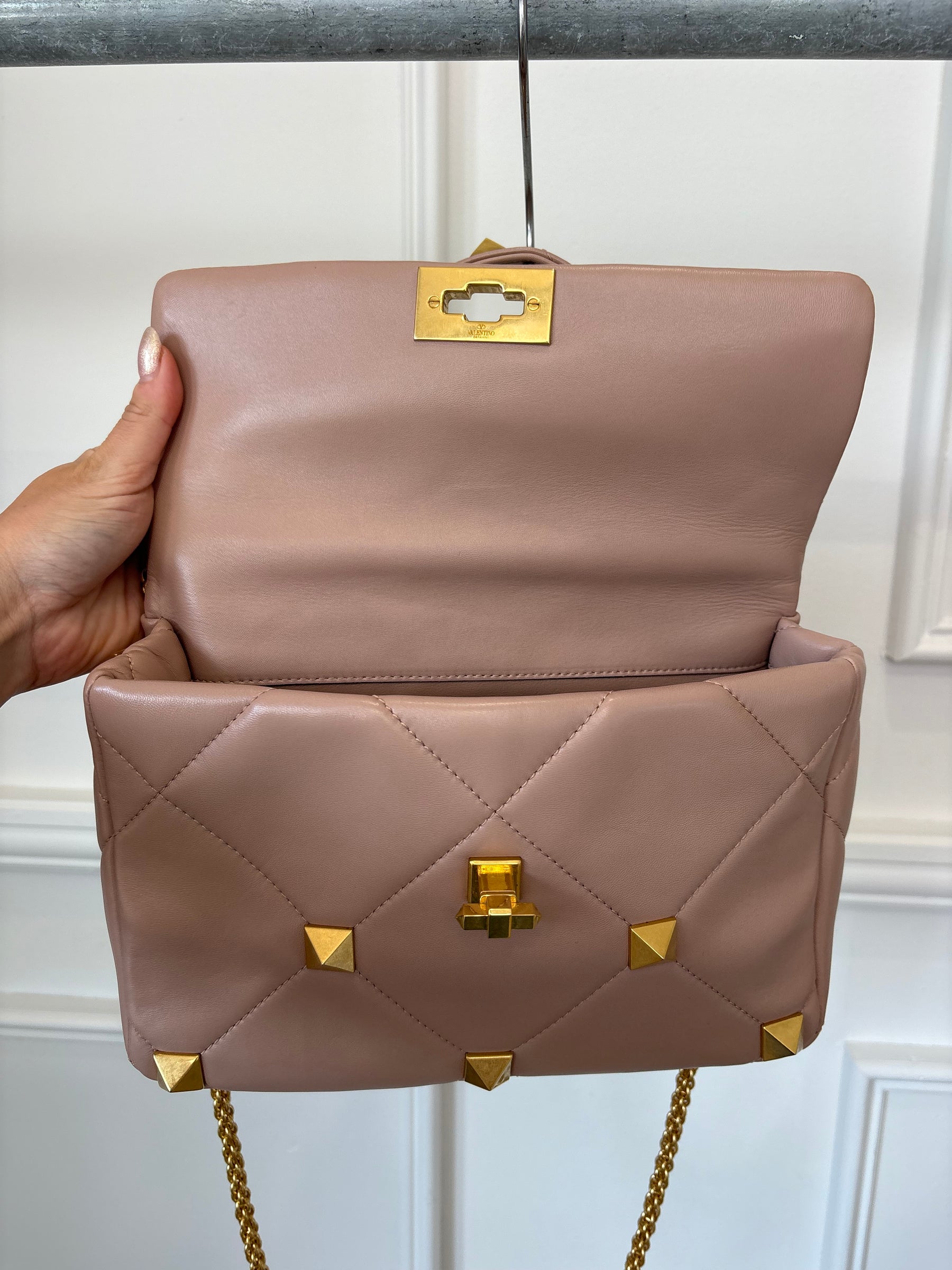 Valentino Garavani Roman Stud Leather Handbag With Shoulder Chain Blush