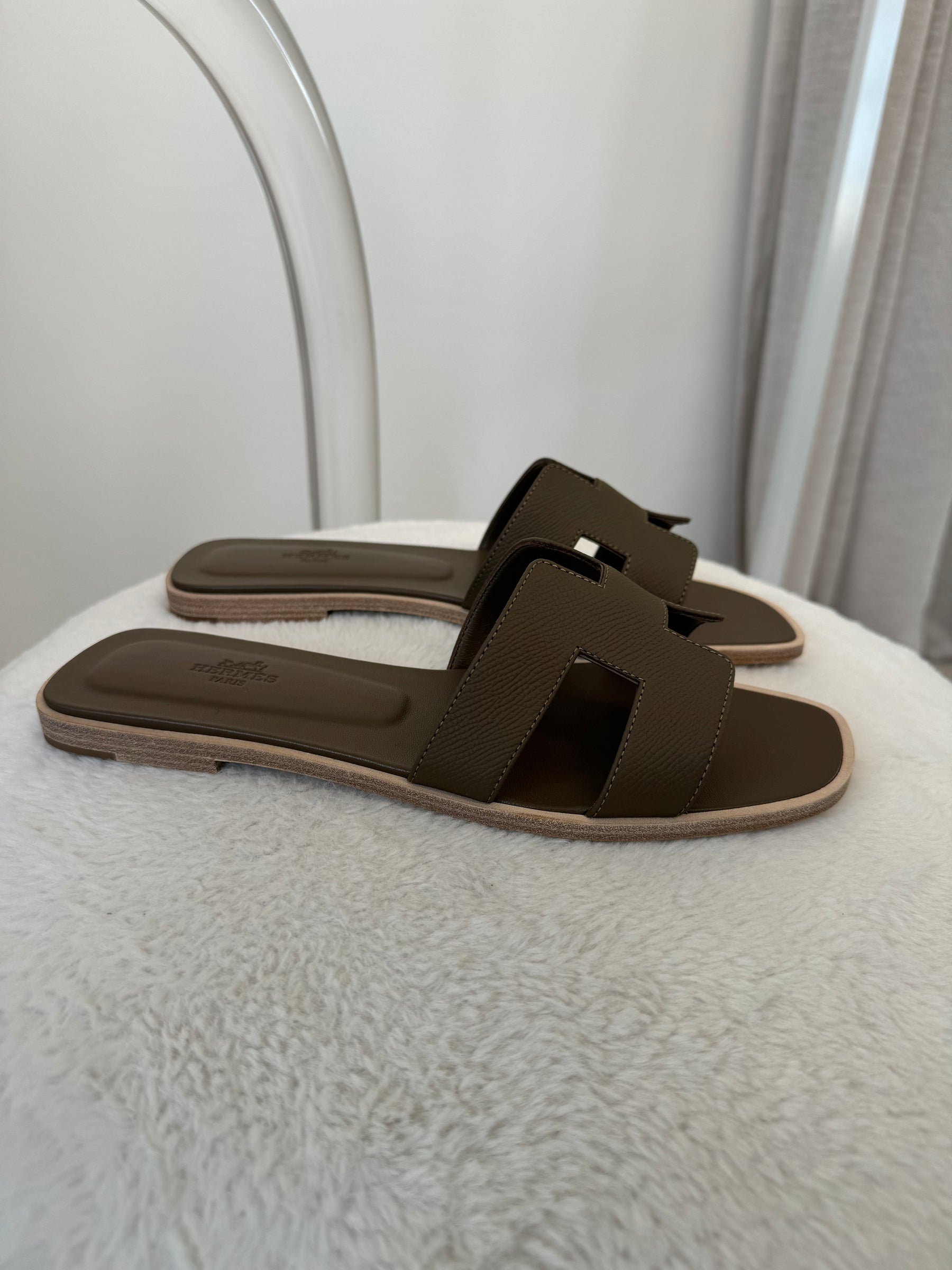 Hermès Etoupe Epsom Leather Oran Sandals, 40.5