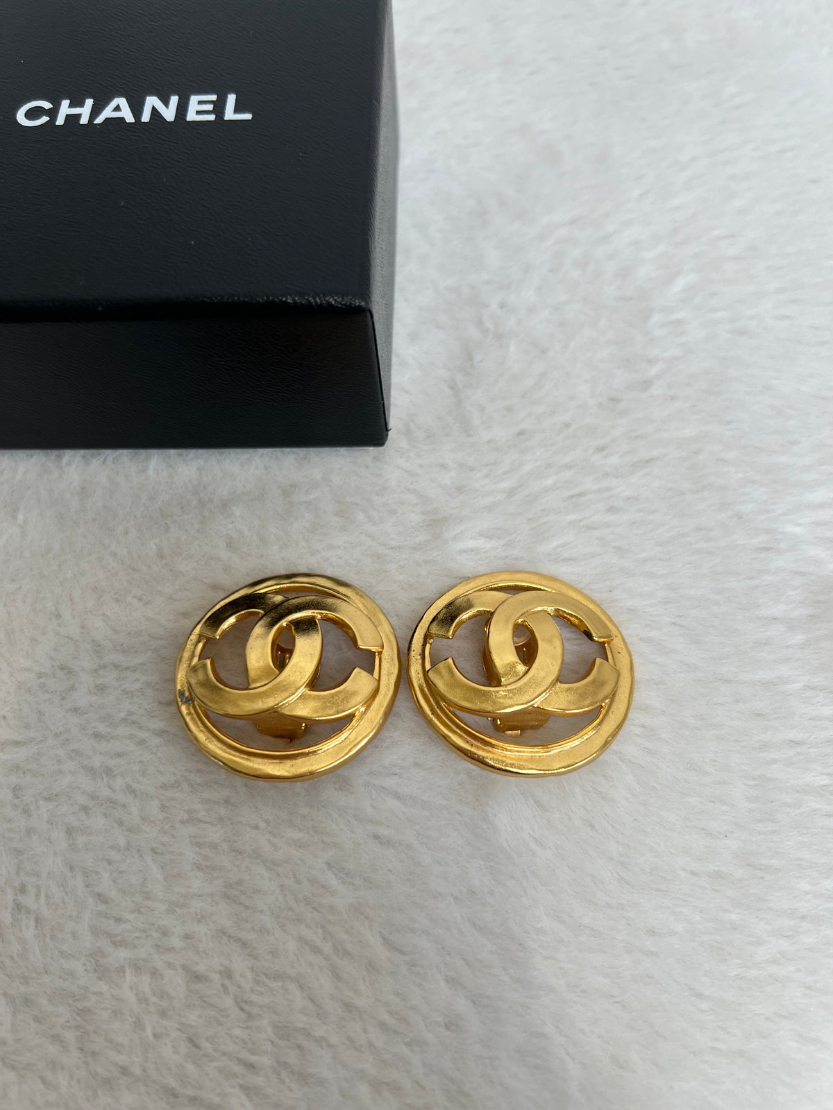 Chanel Gold Tone Vintage CC Clip On Earrings