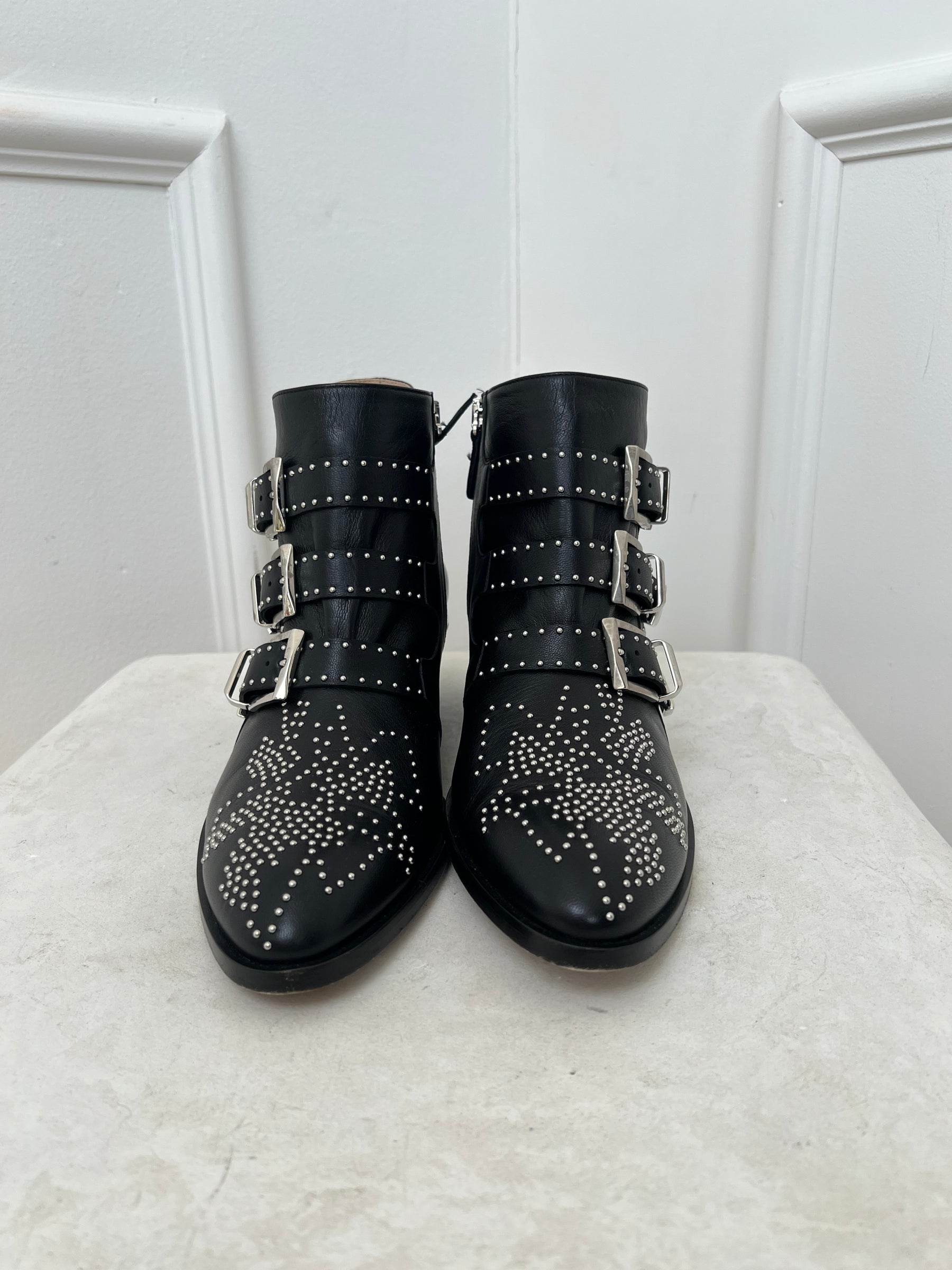Chloé Black Leather and Silver Studded Susannah, 37.5
