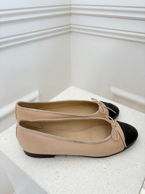 Chanel Beige and Black Ballet Flats, 38