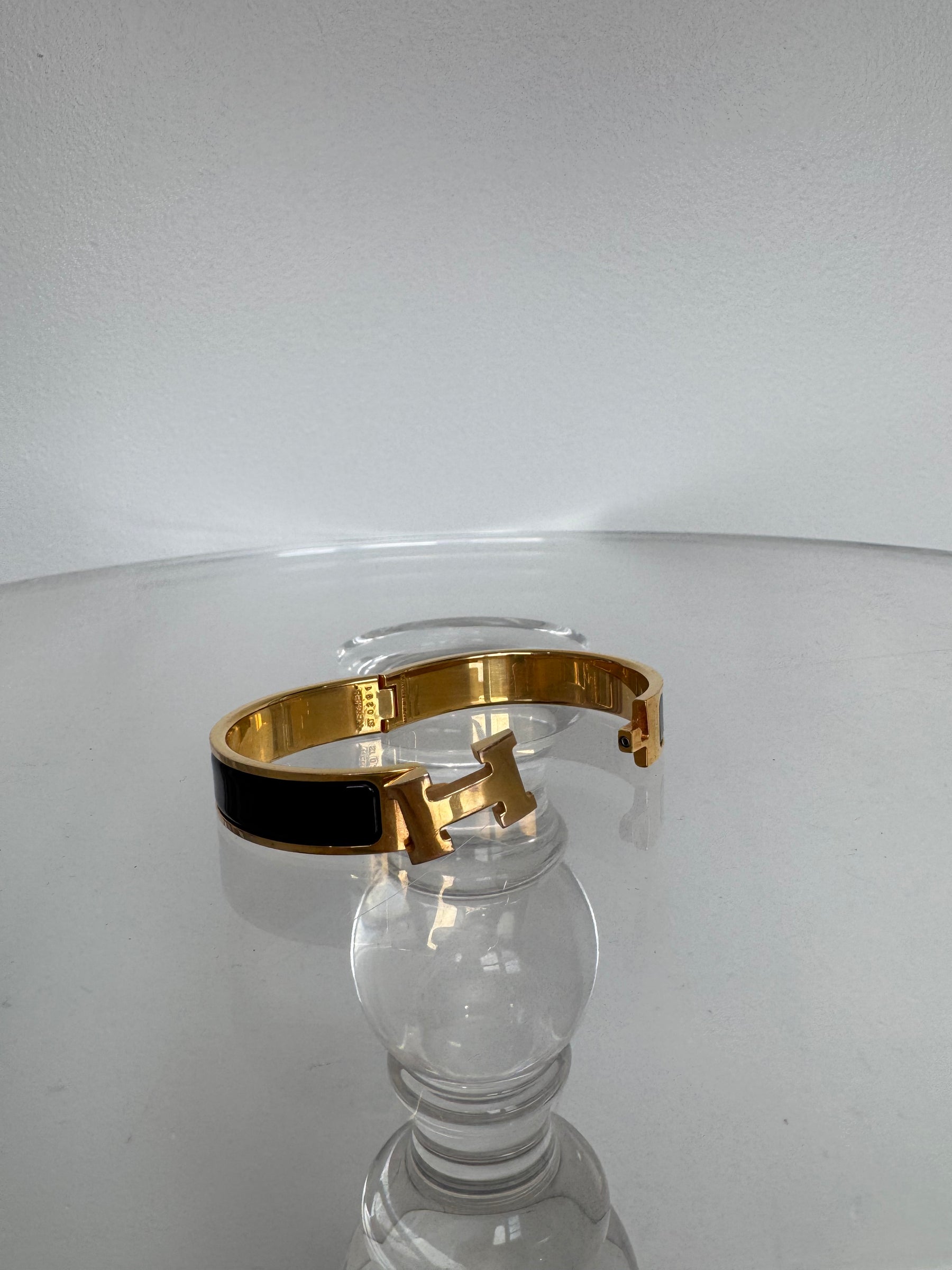 Hermes Clic H Bracelet In Black Gold