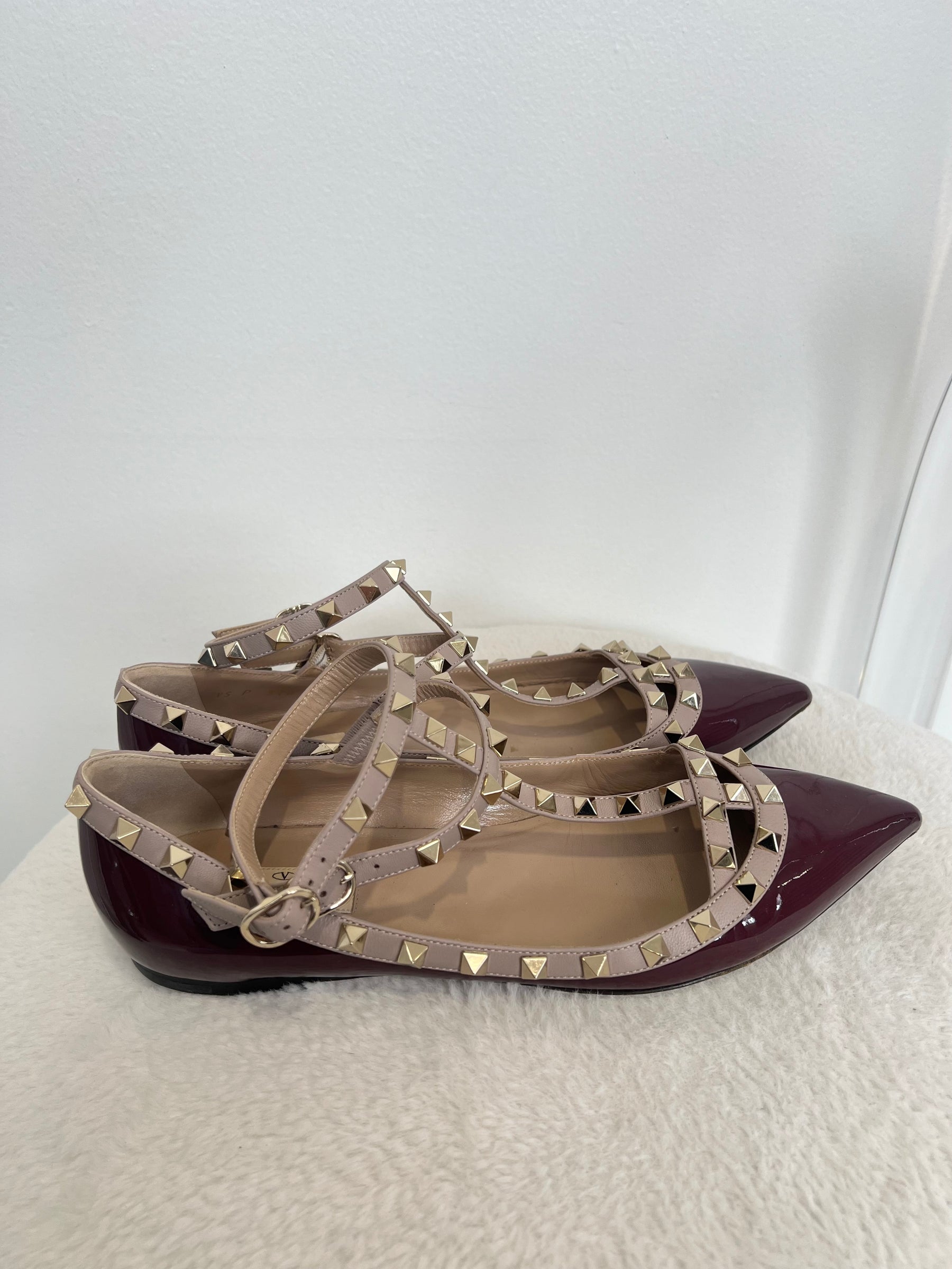 Valentino Garavani Burgundy Patent Pointed Rockstud Cage Flats, 40
