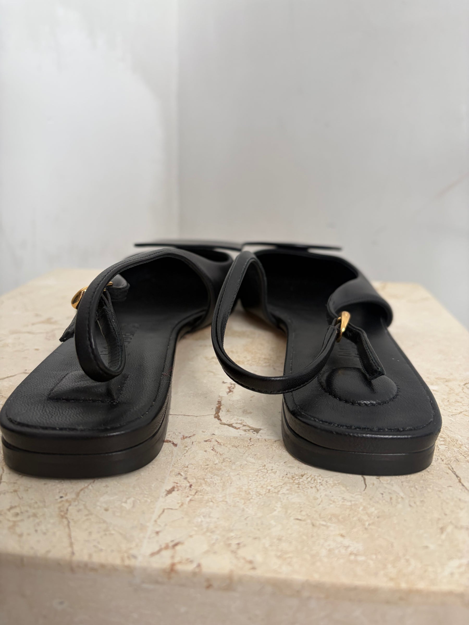 Jacquemus Black Leather Duelo Slingback Flats, 37