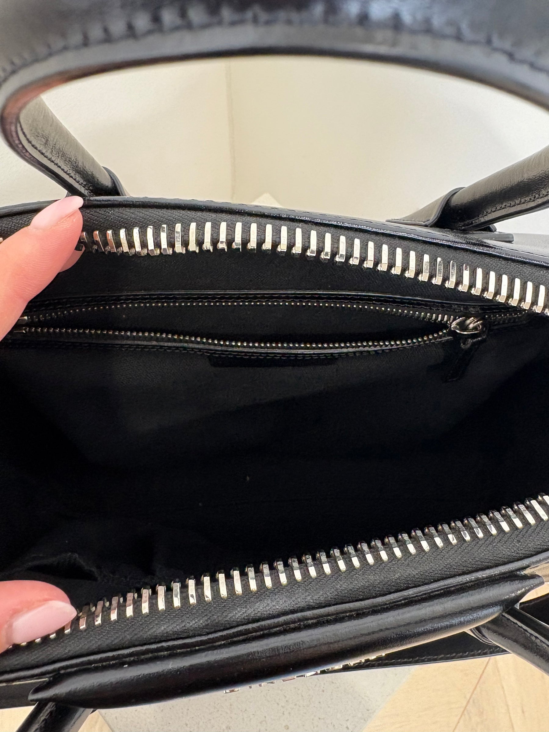 Black Shiny Leather Small Antigona Bag