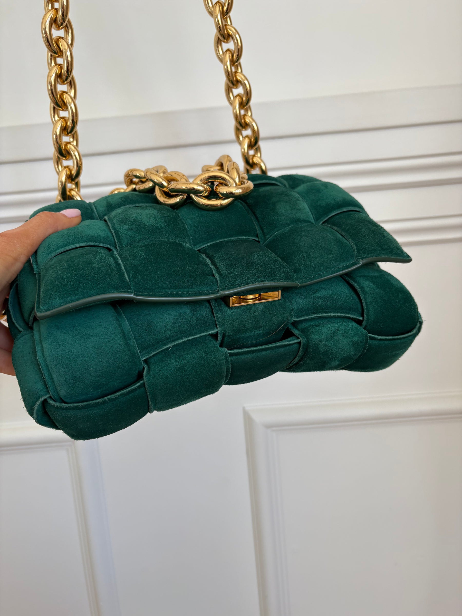 Bottega Veneta Suede Cassette Bag In Green