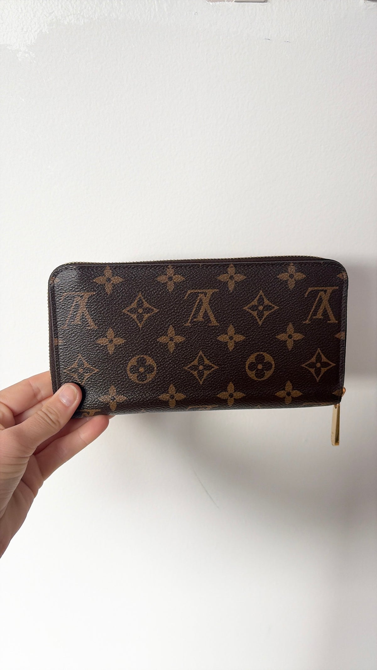 Louis Vuitton Monogram Zippy Wallet