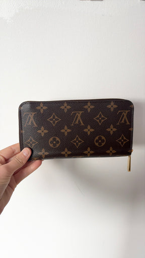 Louis Vuitton Monogram Zippy Wallet