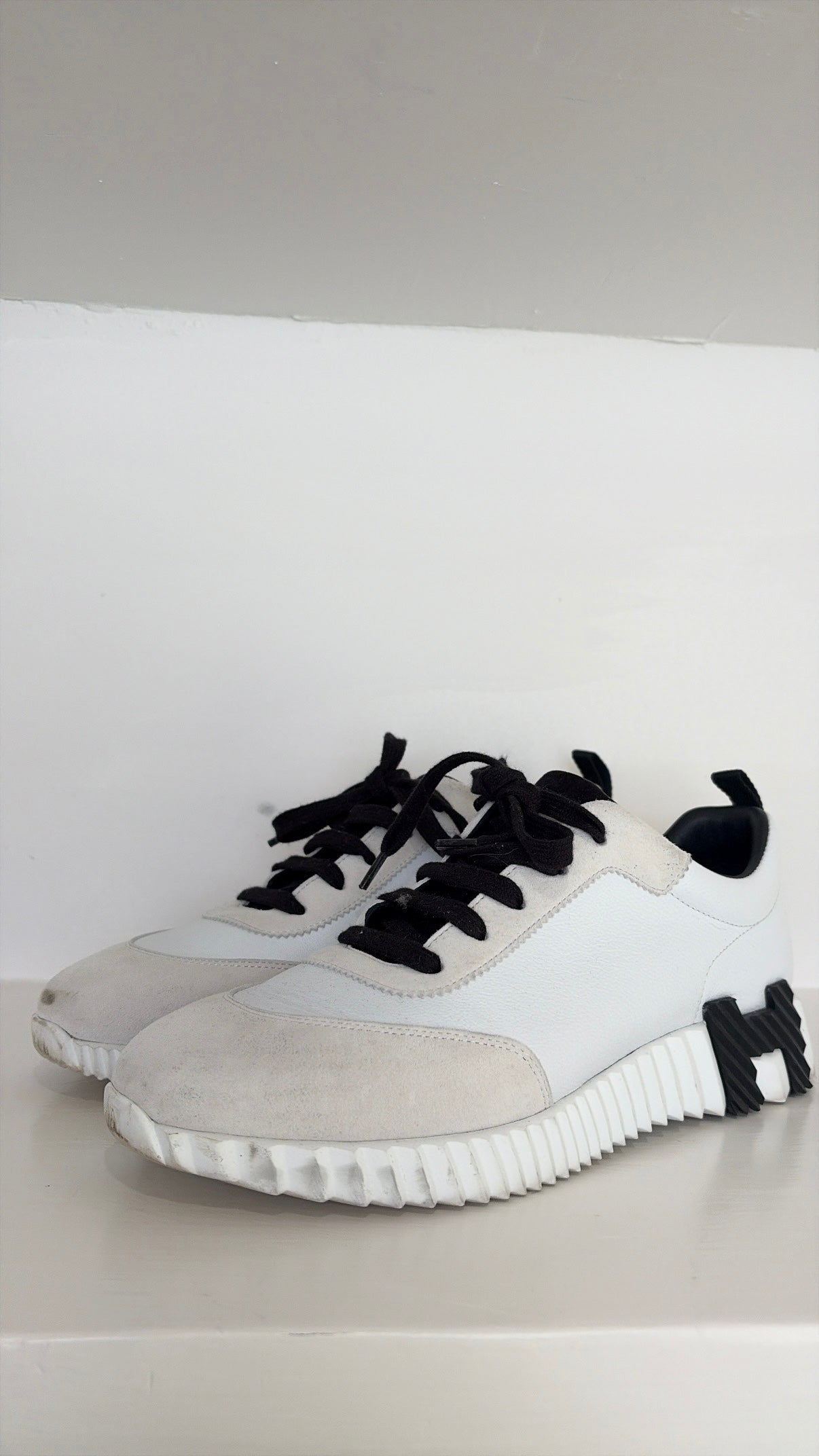 Hermès White Leather Bounce Sneaker with Black Details, 40