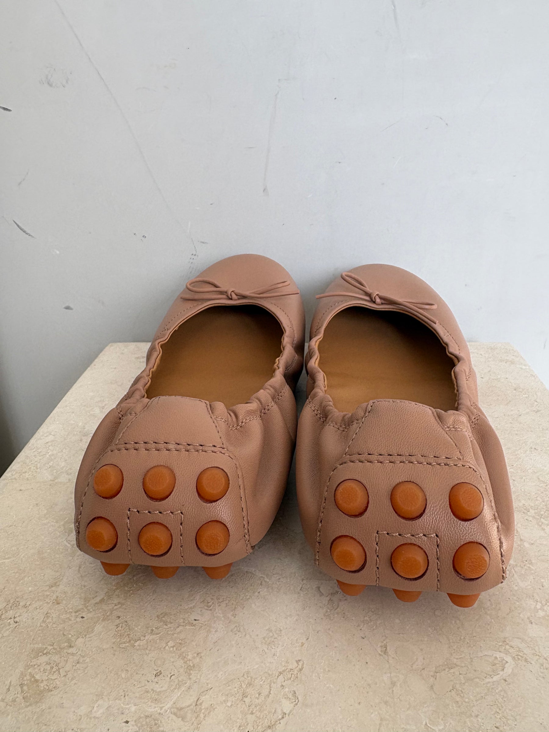 Tod's Blush Leather Ruched Ballet Flats, 40