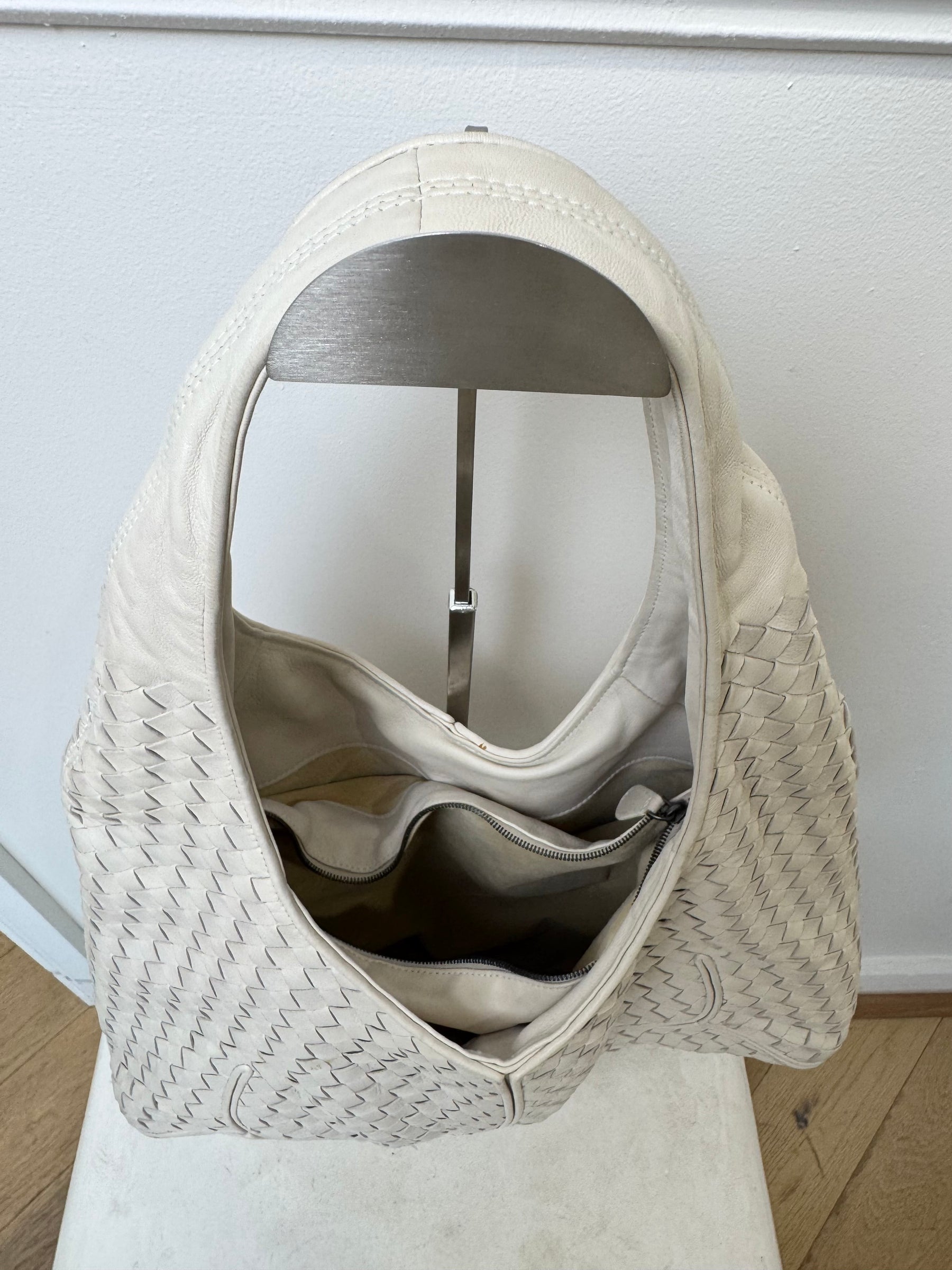 Bottega Veneta White Intrecciato Leather Hobo Shoulder Bag