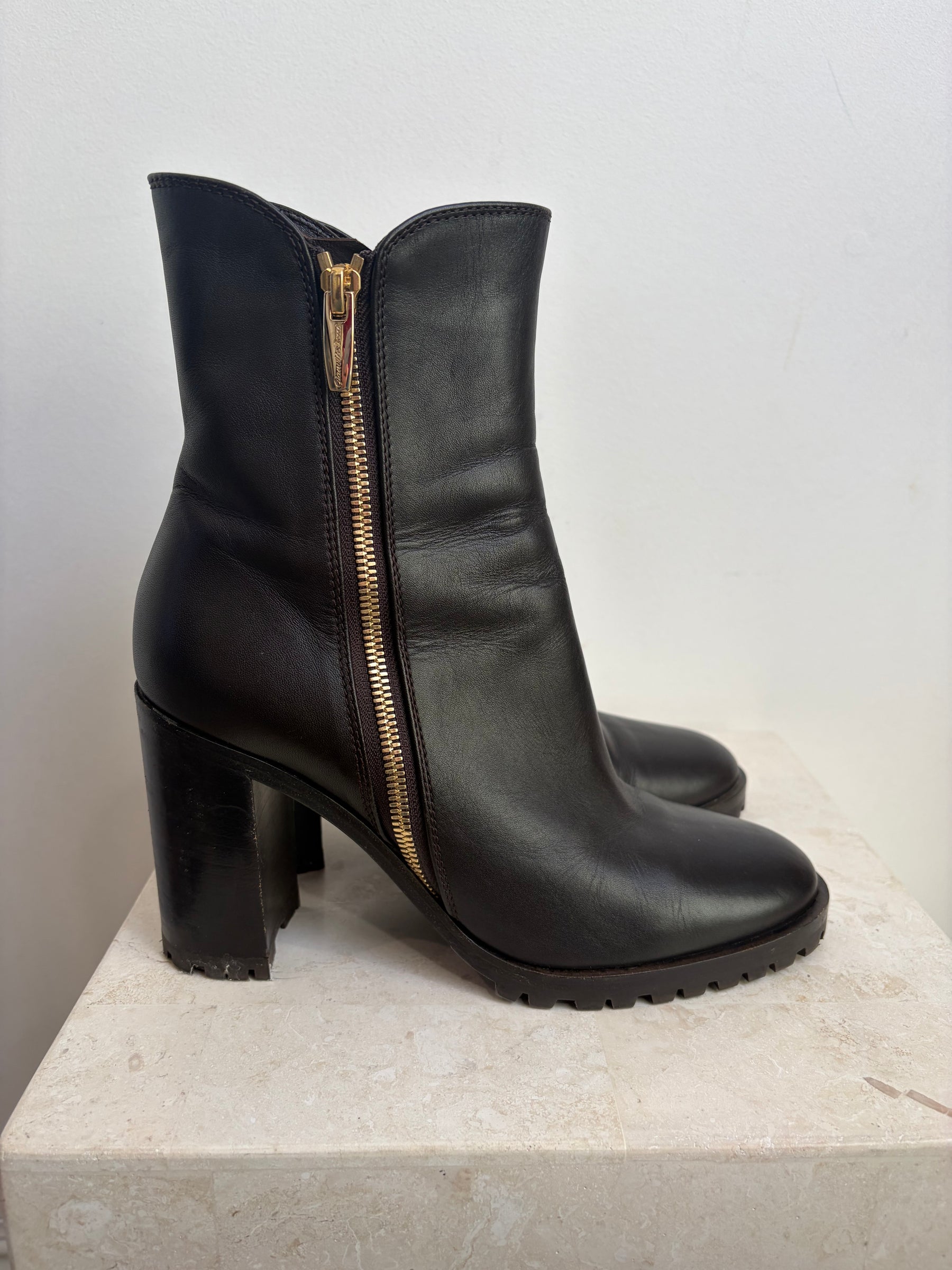 Gianvito Rossi Black Leather Heeled Ankle Boots, 38
