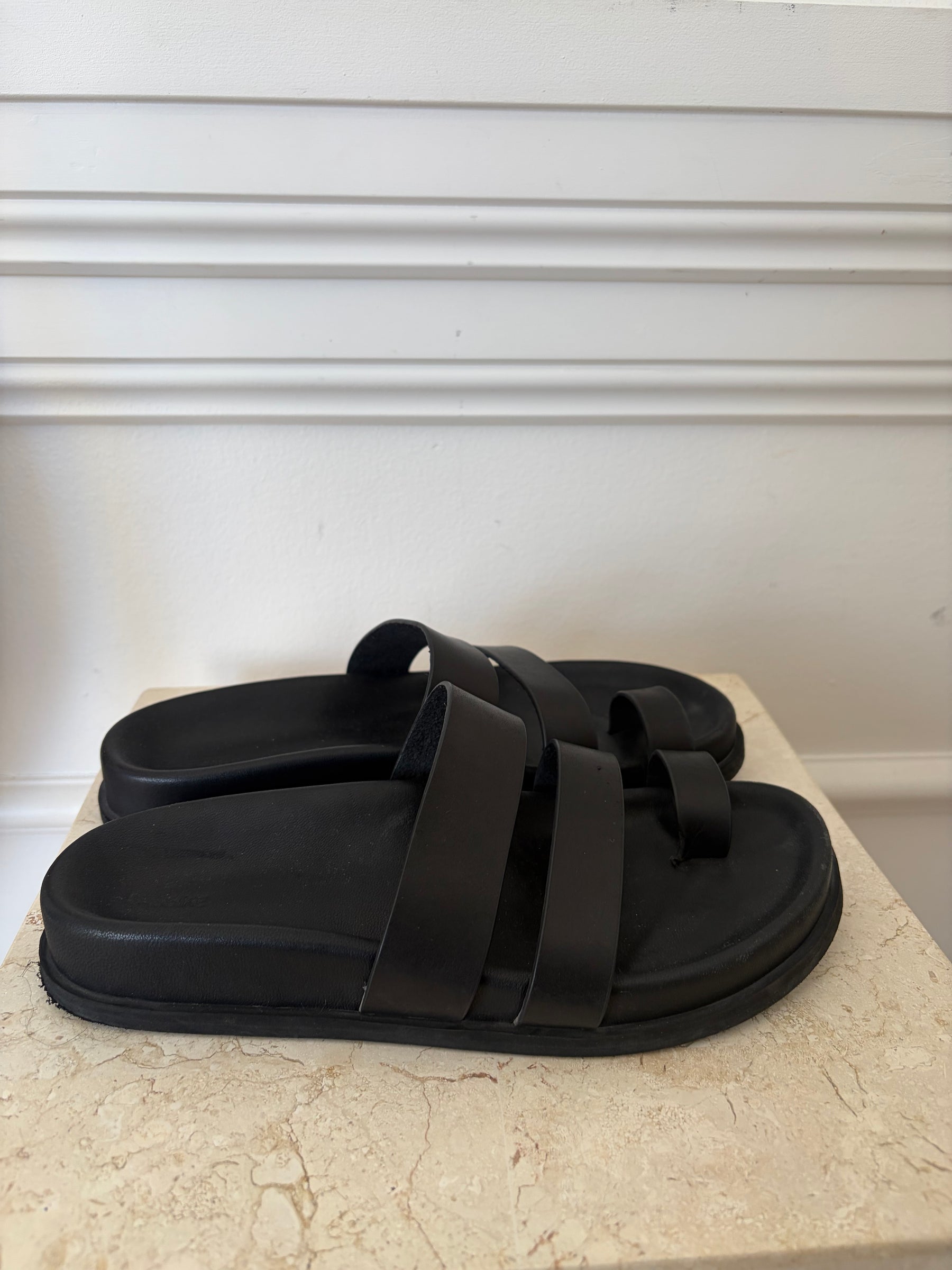 bassike Raw Leather Sandal Black, 37