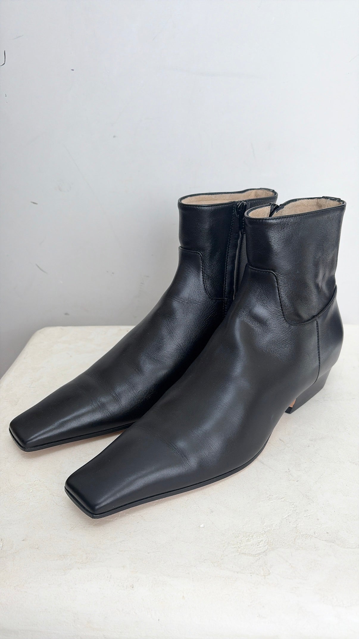 Khaite Black Leather ankle Boots, 39.5