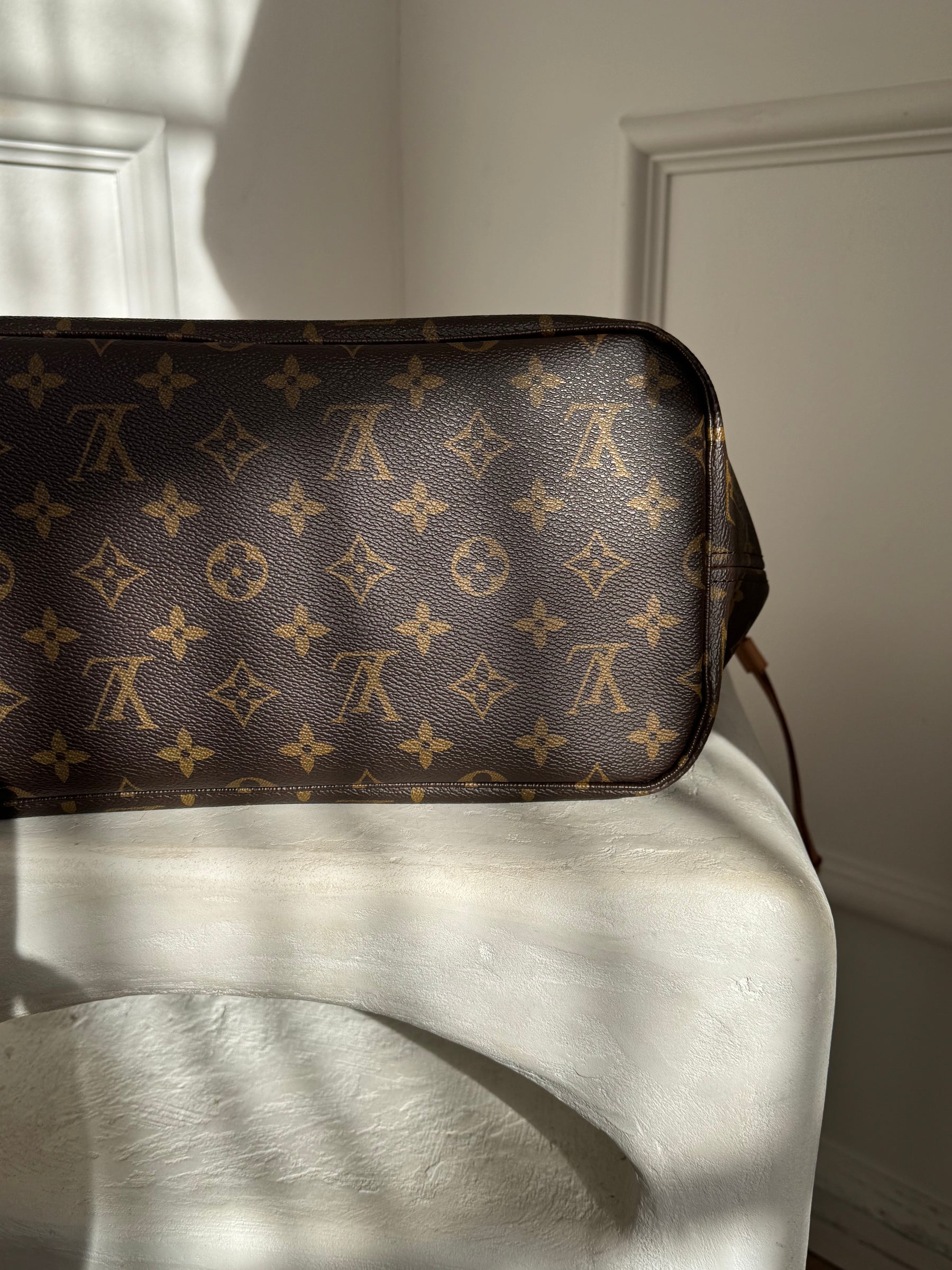Louis Vuitton Canvas Monogram Neverfull MM Tote Bag