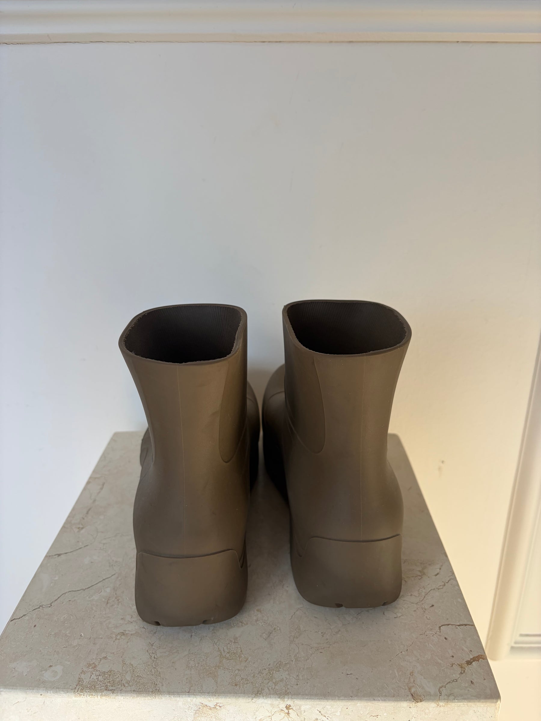 Bottega Veneta Taupe Rubber Puddle Boots, 39