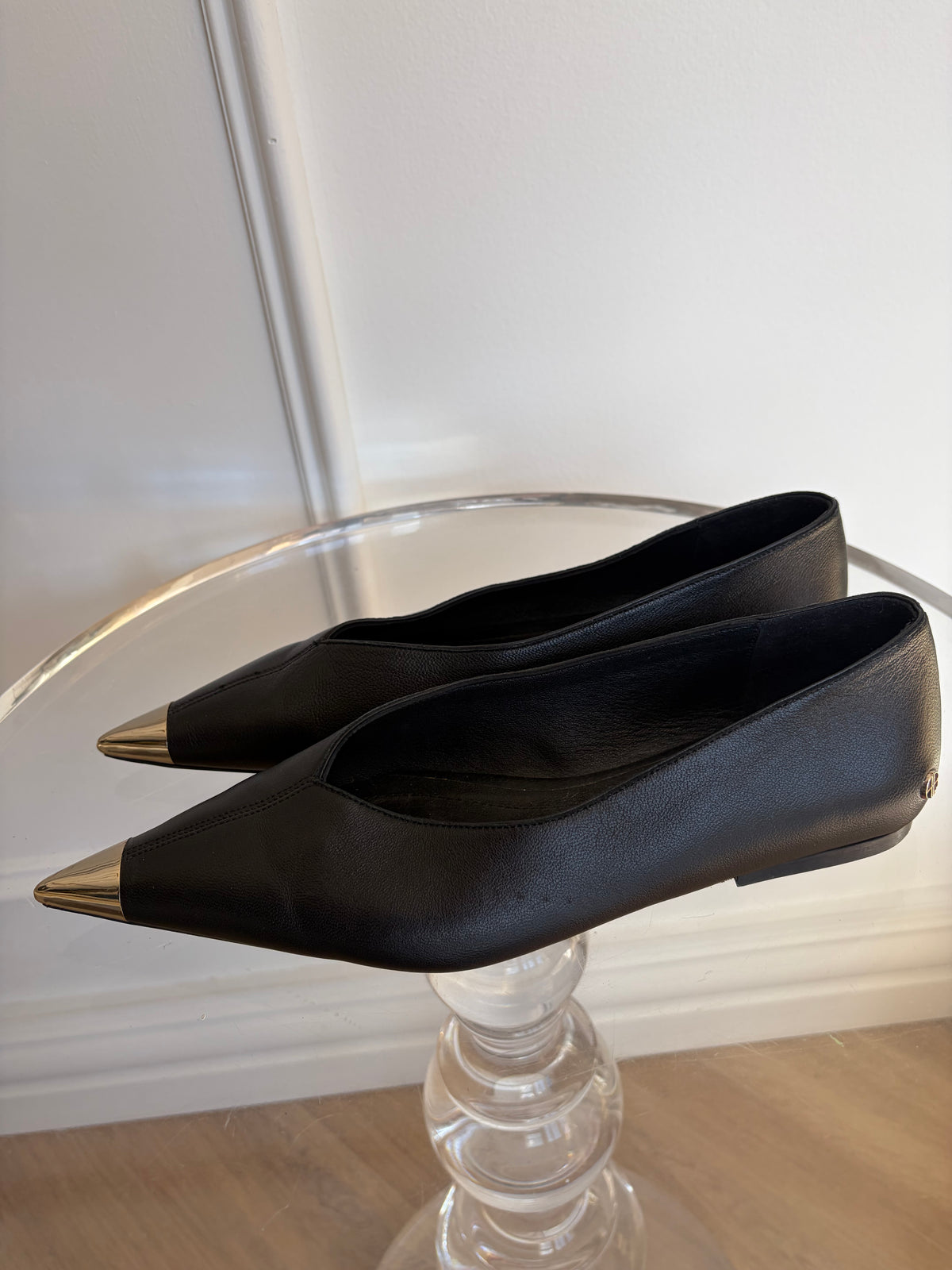 Anine Bing Black Leather Pointed Flats, 38