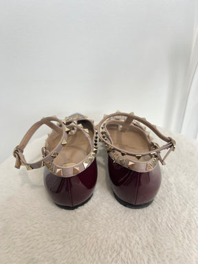 Valentino Garavani Burgundy Patent Pointed Rockstud Cage Flats, 40