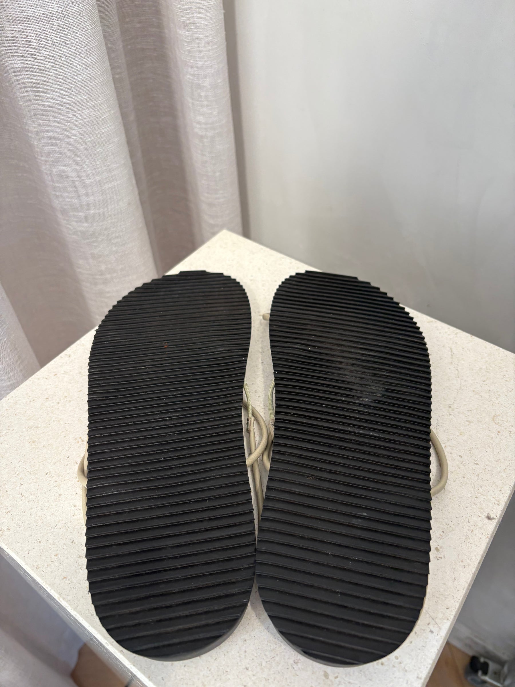 St Agni. Cream Leather Strappy Sandal, 41