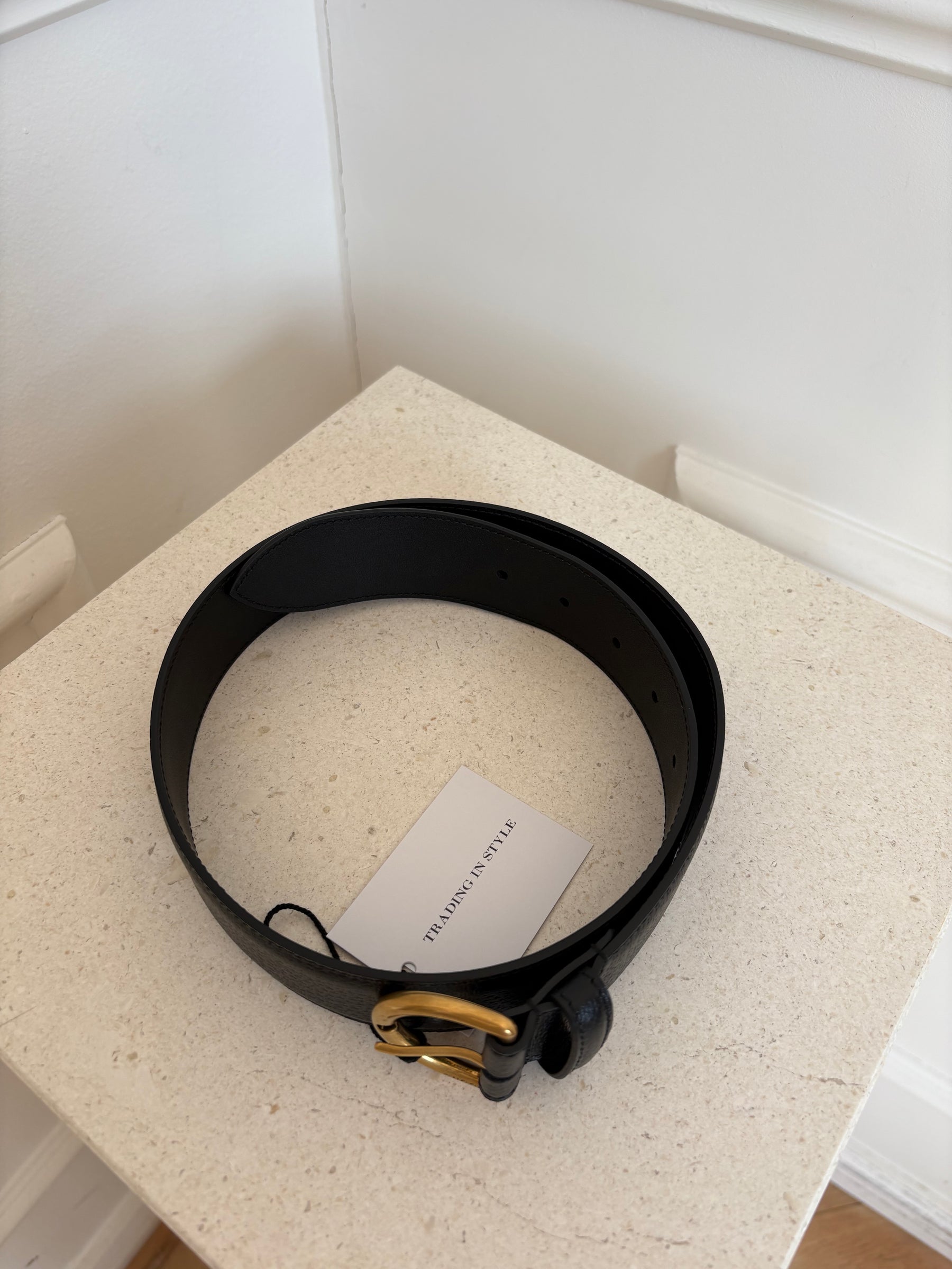 Gucci Black Leather Curved Buckle Belt, 70