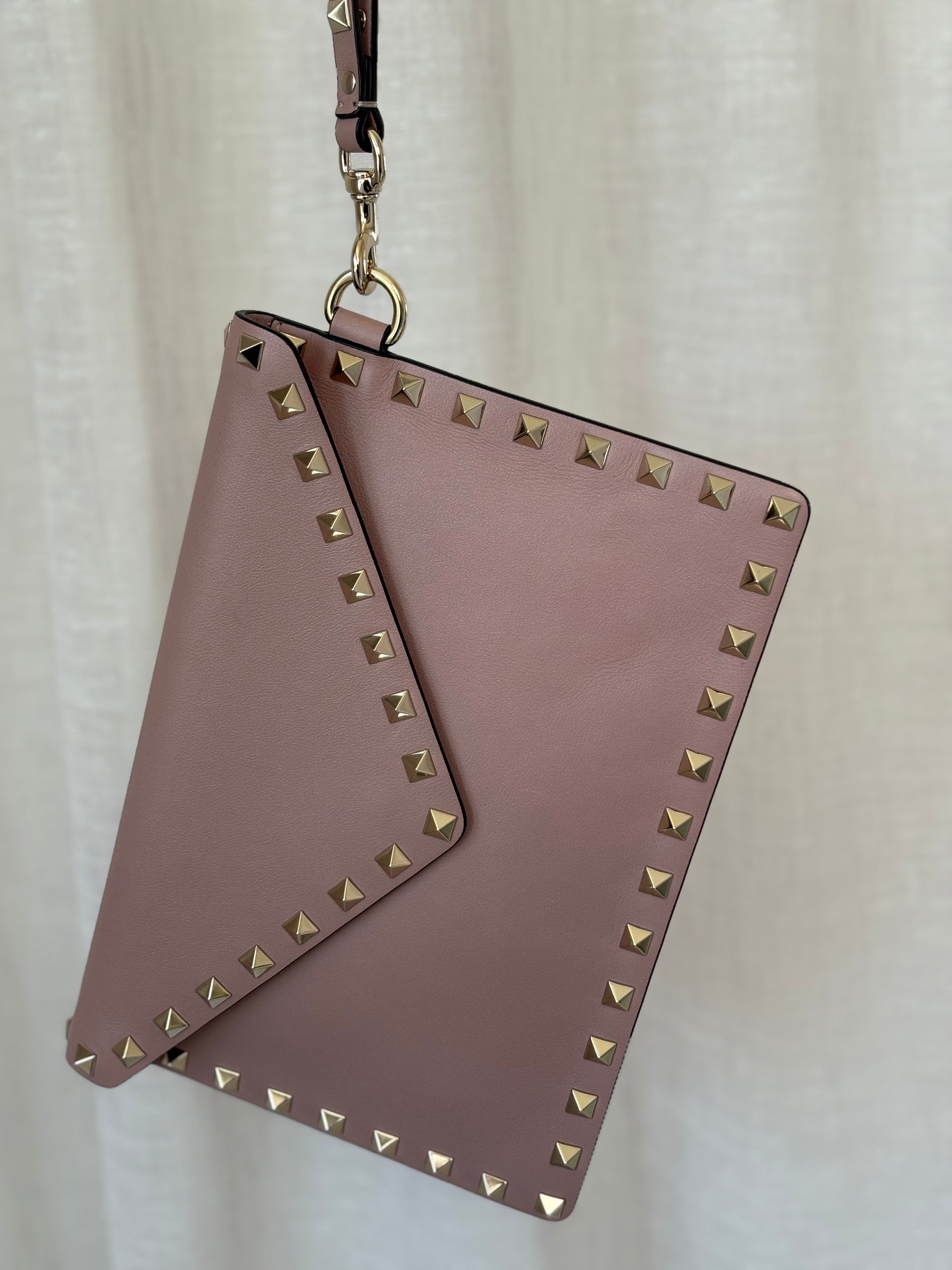 Valentino Garavani Beige Rockstud Envelope Wristlet