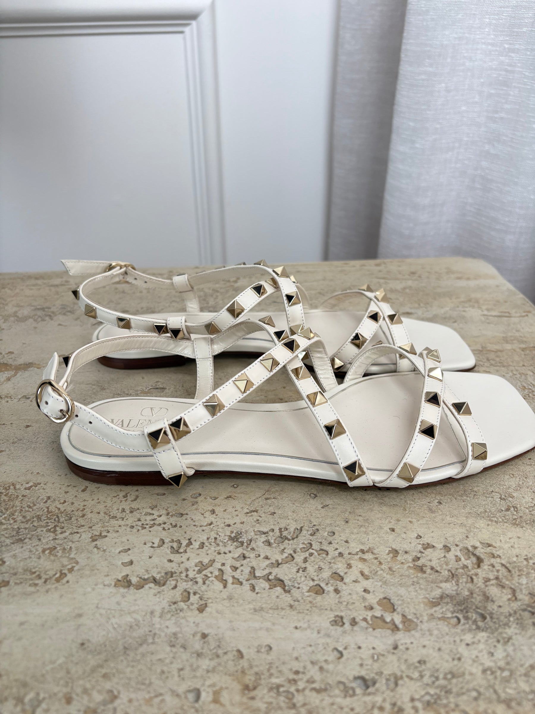 Valentino Garavani Rockstud Sandals In Light Ivory, 38.5