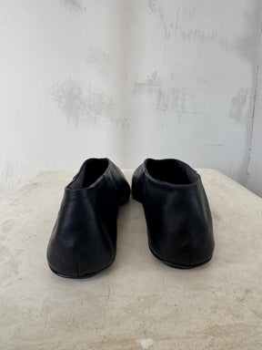 Victoria Beckham Black Leather Pointed Flats, 39