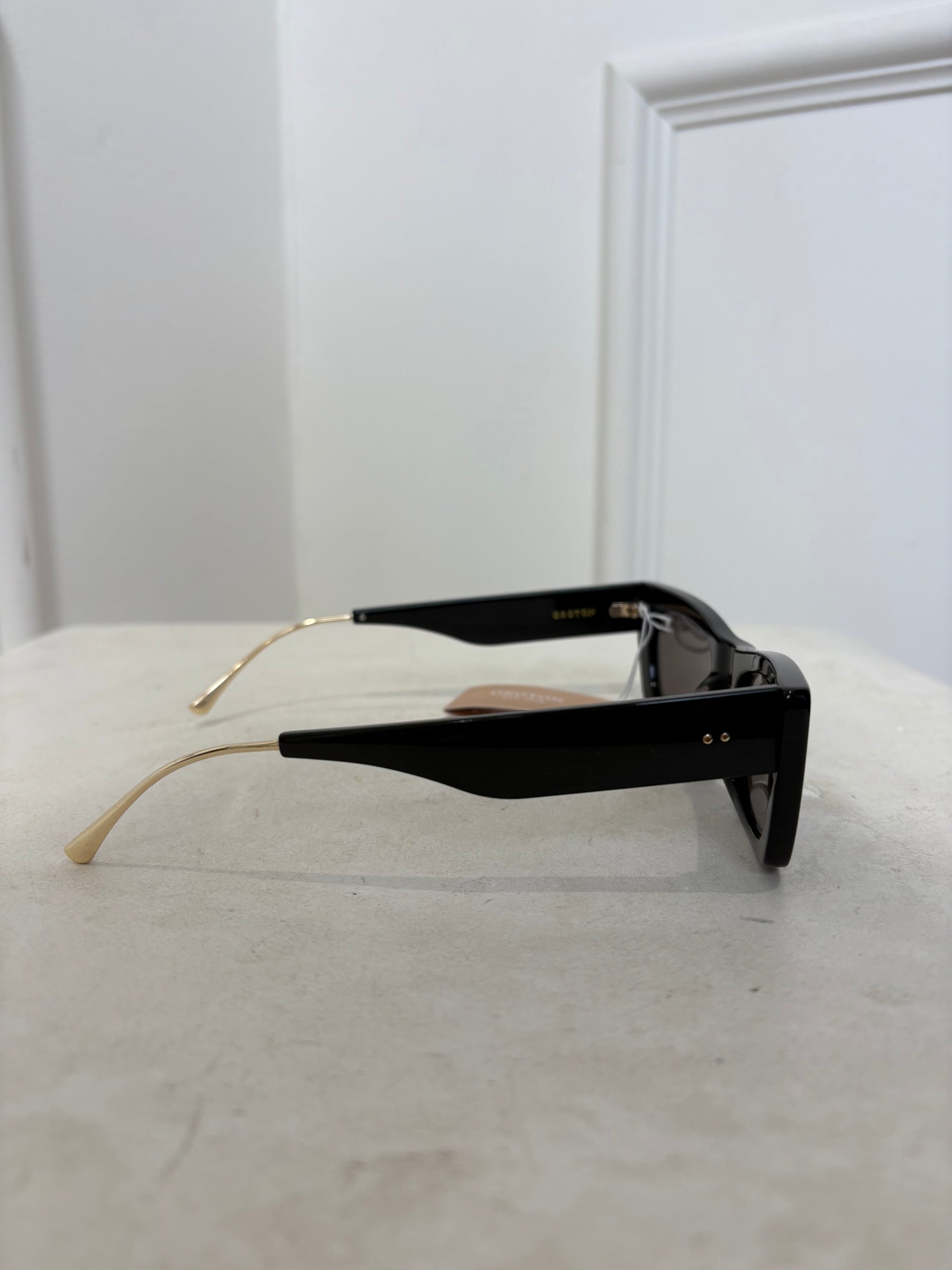 Oroton Harper Sunglasses Black