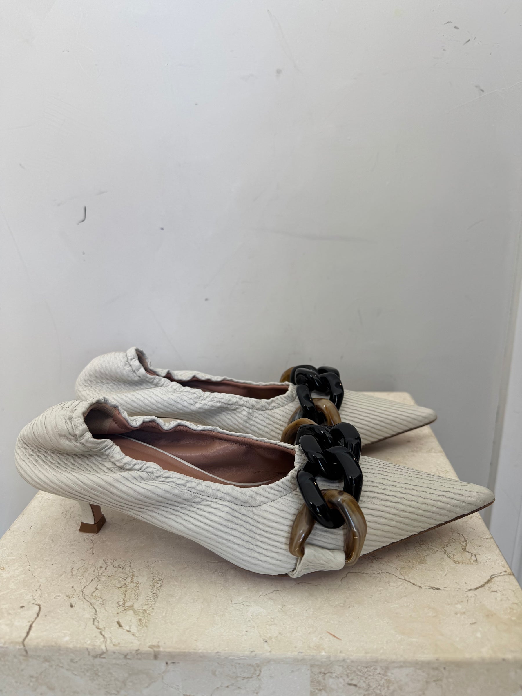 Scanlan Theodore Chalk Textured Stretch Pump, 38