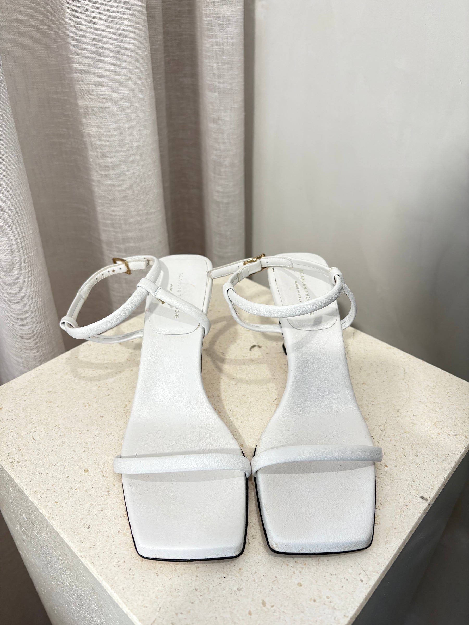 Scanlan Theodore White Ankle Strap Sandals, 36