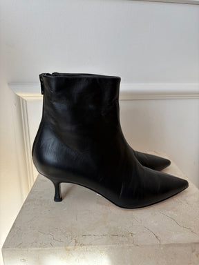 Scanlan Theodore Black Leather Pointed Ankle Boots, 37