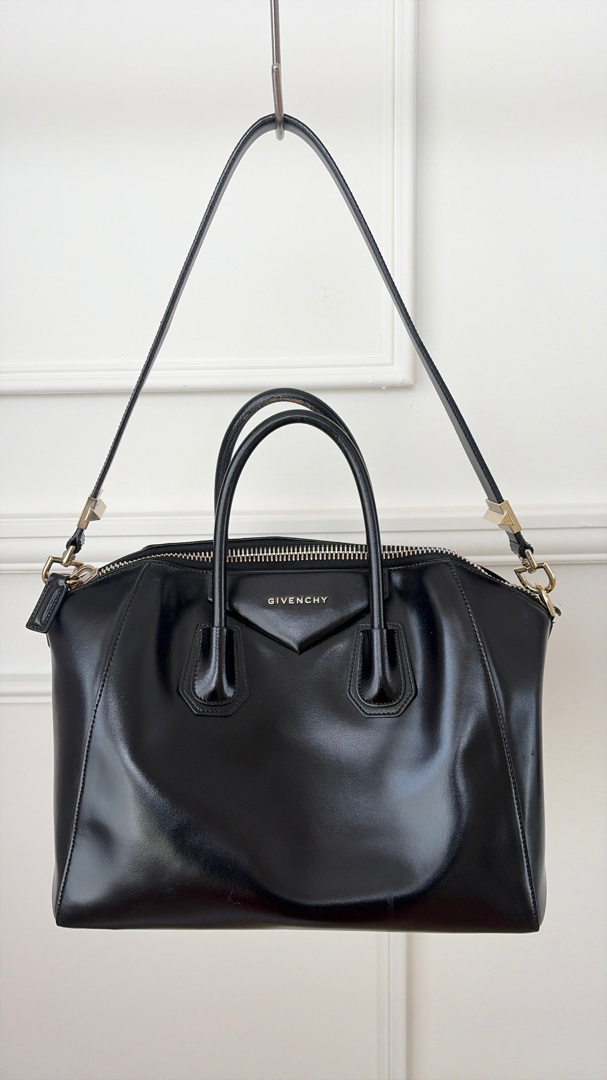 Givenchy Black Leather Medium Antigona Tote