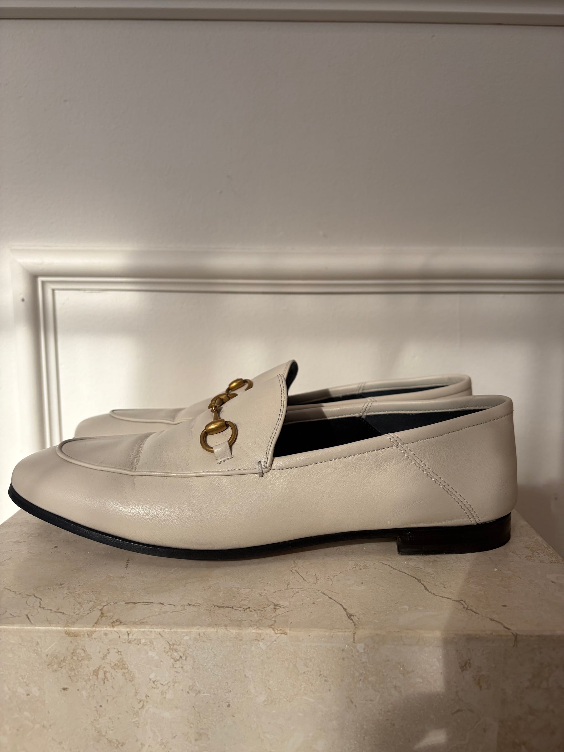 Gucci Cream Jordaan Leather Loafer, 40