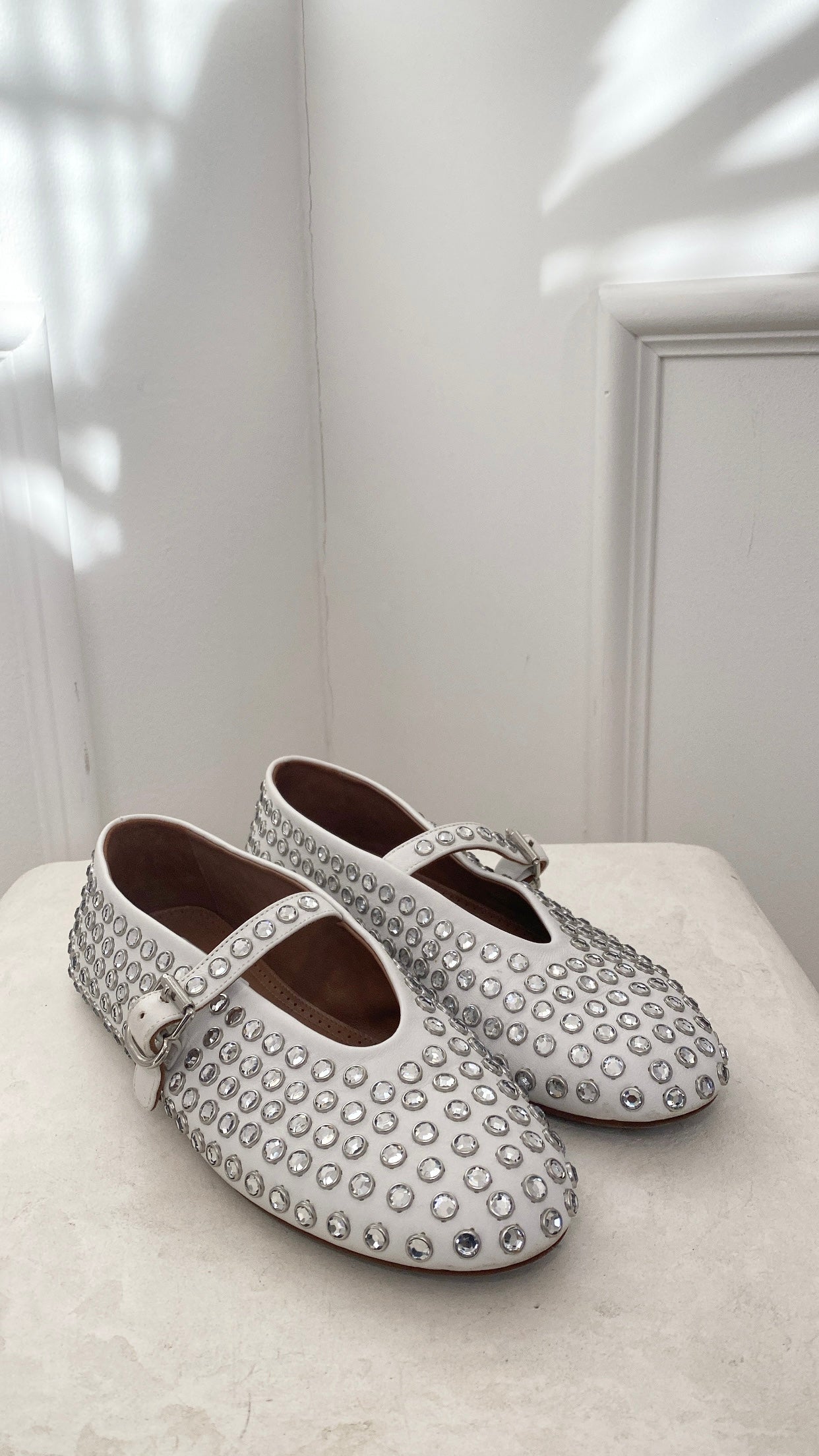 Alaïa White Leather Crystal Studded Ballet Flats, 39