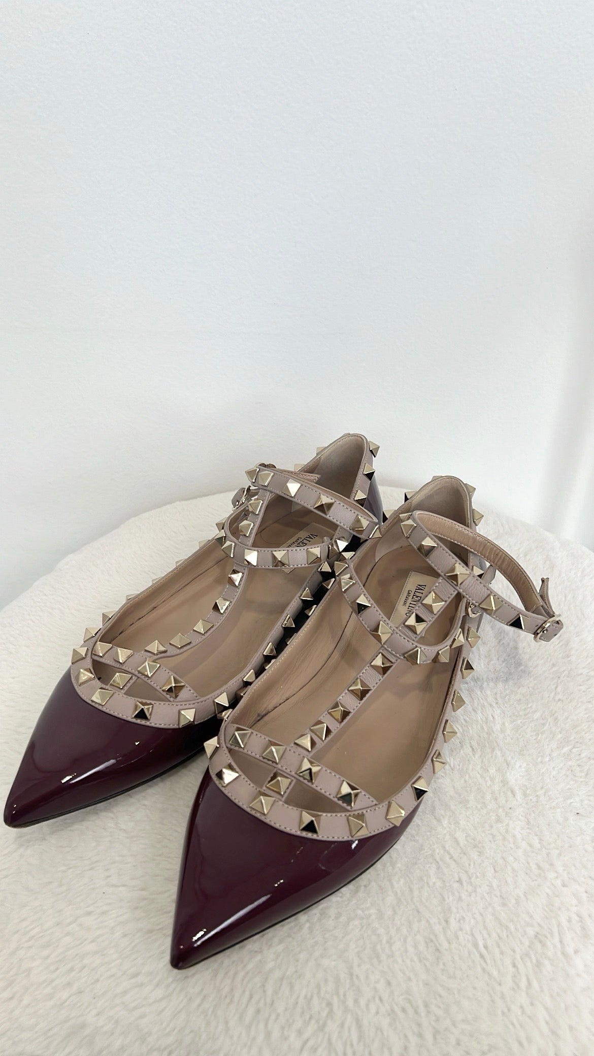 Valentino Garavani Burgundy Patent Pointed Rockstud Cage Flats, 40