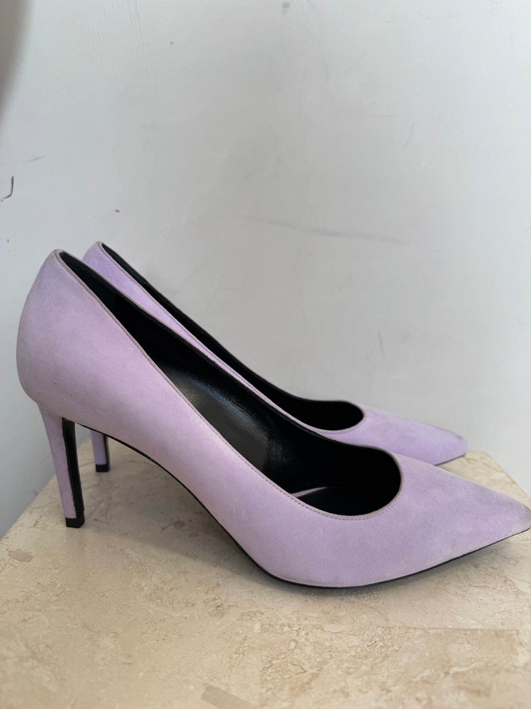 Saint Laurent Lilac Suede Pointed Pump, 40