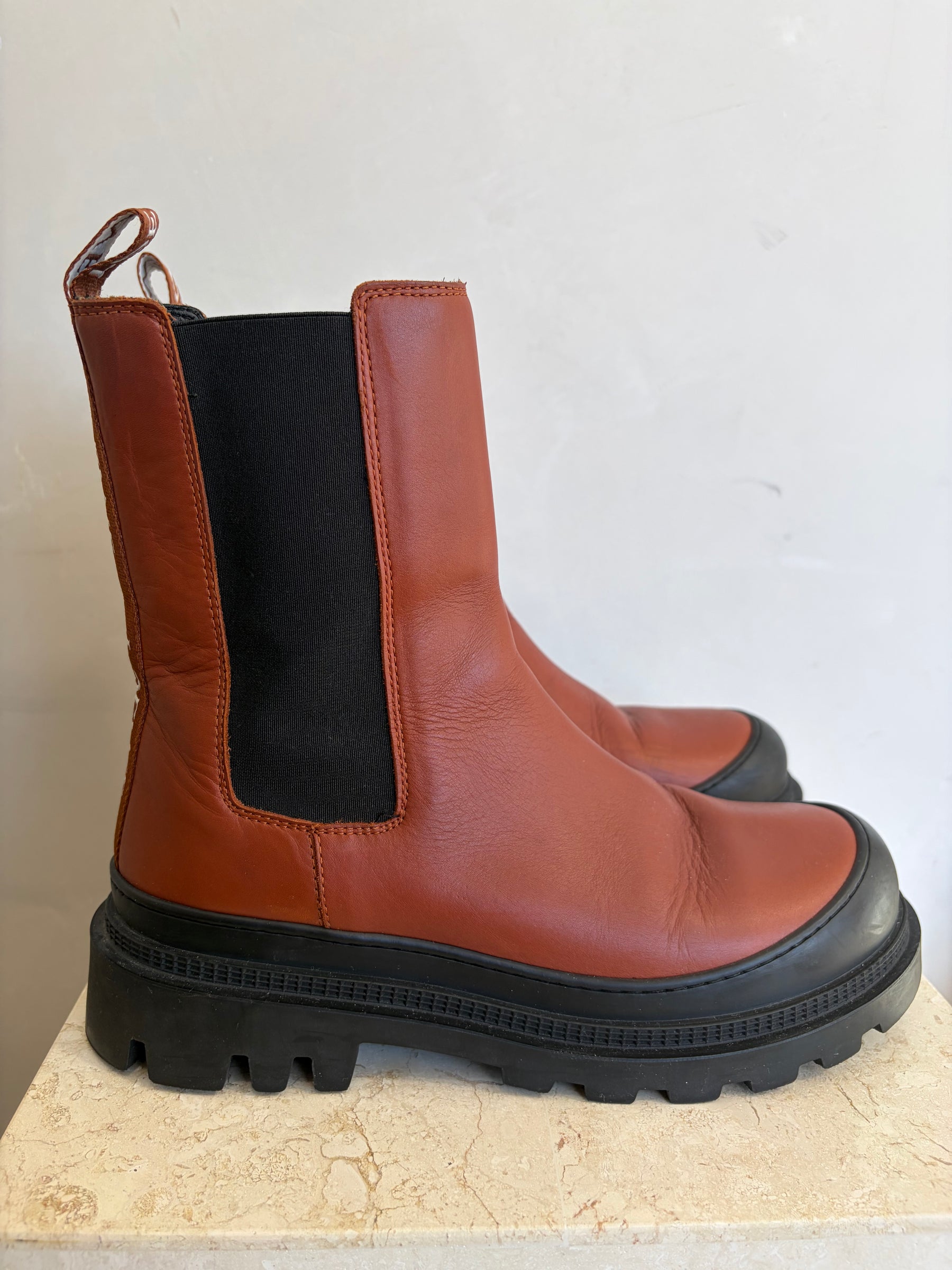 LOEWE Blaze Tan Leather chelsea Boots, 39