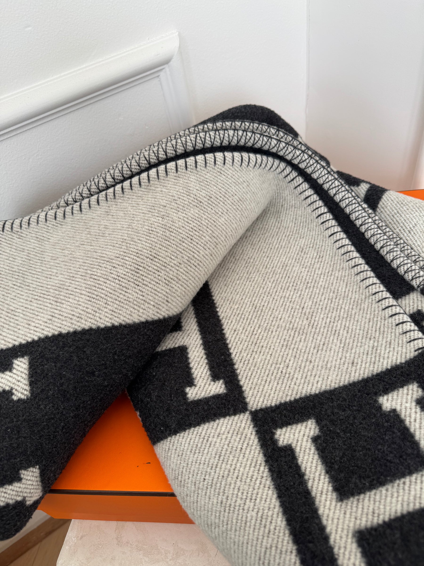 Hermès Grey and Ivory Avalon III Throw Wool Cashmere Blanket