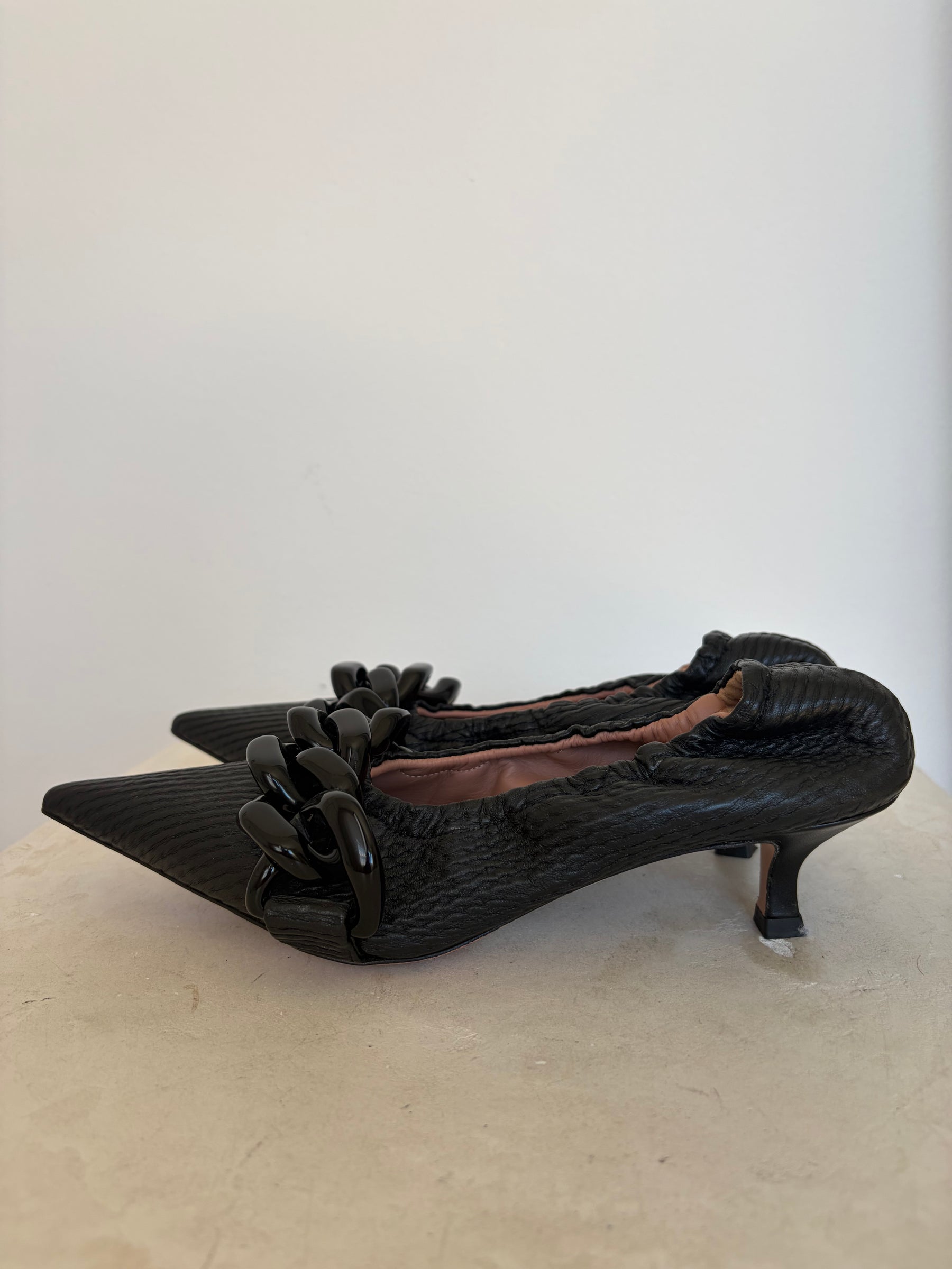 Scanlan Theodore Black Textured Stretch Pumps, 36