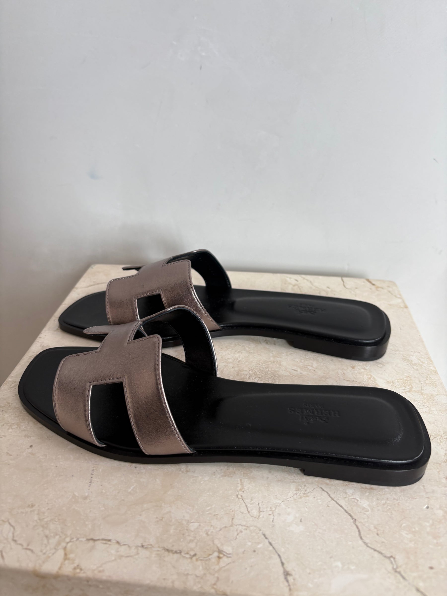 Hermès Oran Sandals In Champagne, 39.5