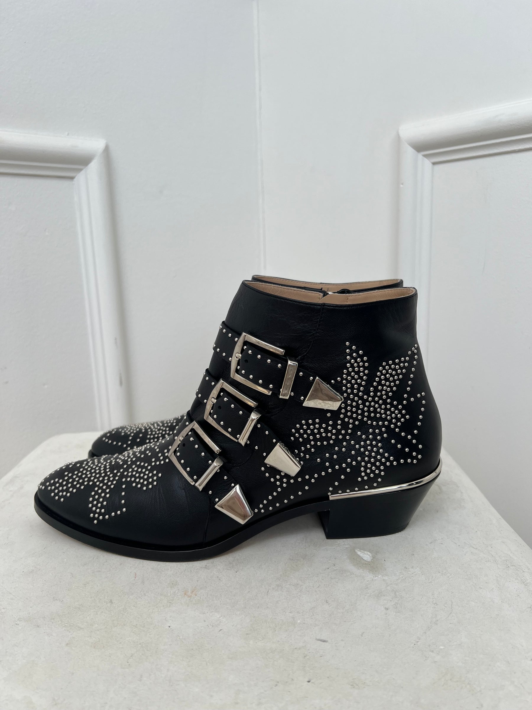 Chloé Black Leather and Silver Studded Susannah, 37.5