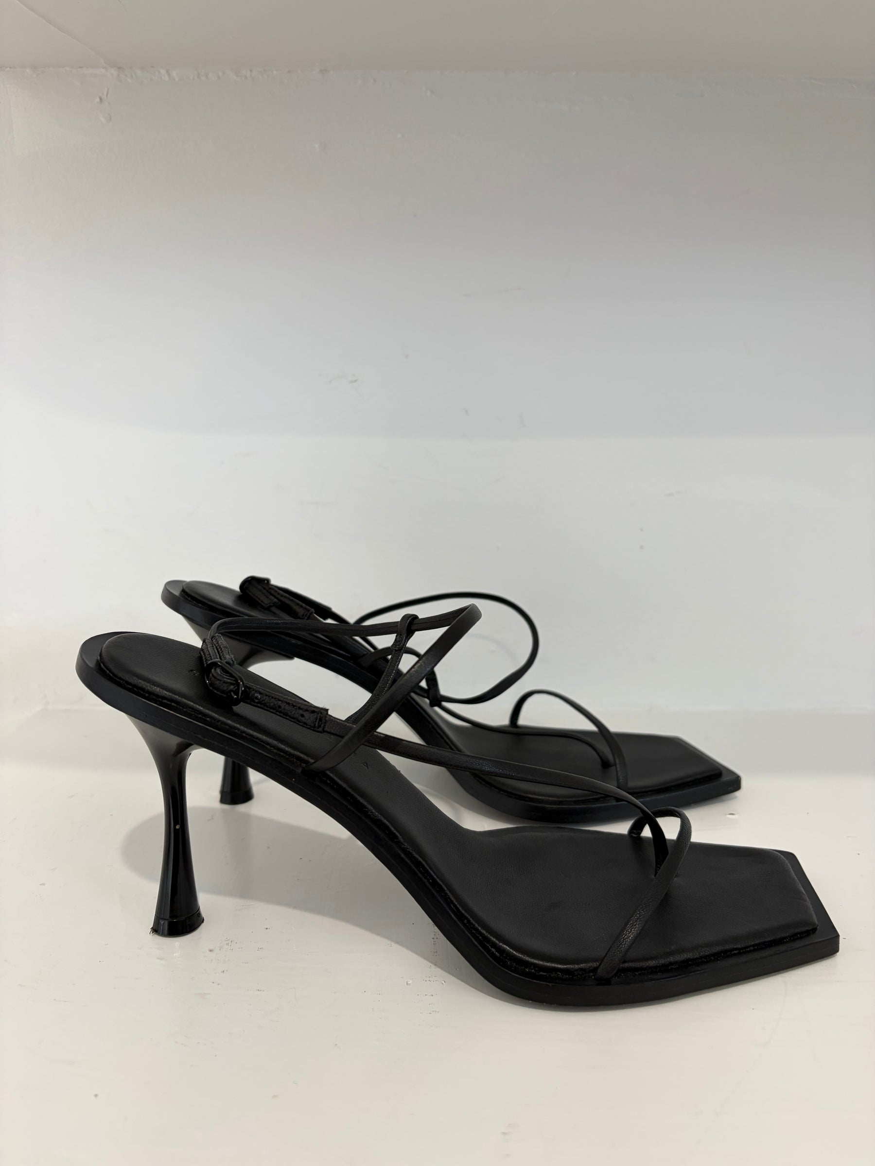 Studio Amelia Filament 90 Heel Black, 38