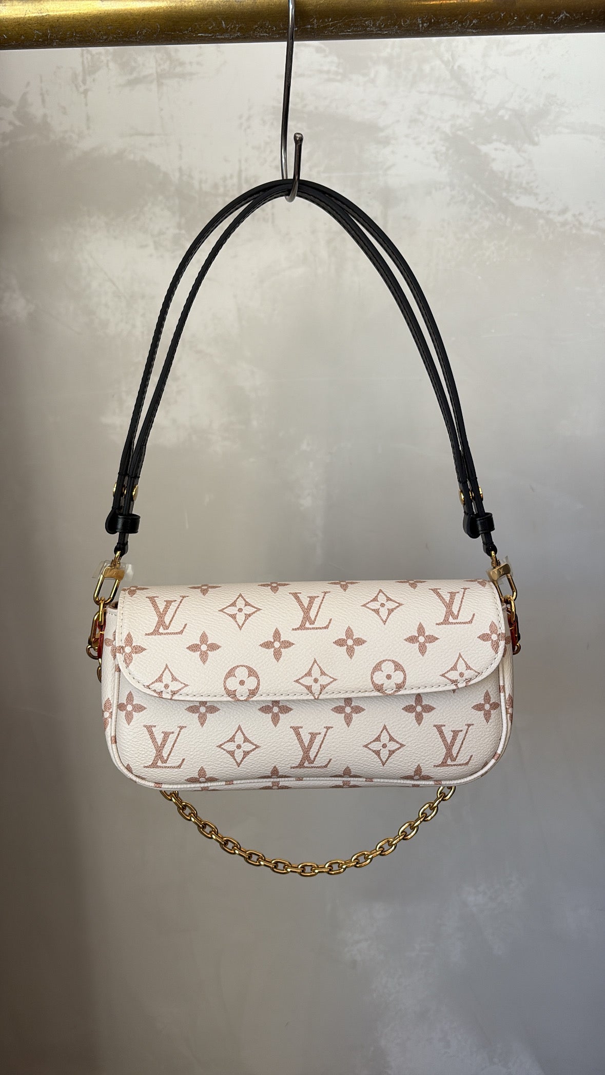 Louis Vuitton White Dune Canvas Monogram Ivy Wallet on Chain